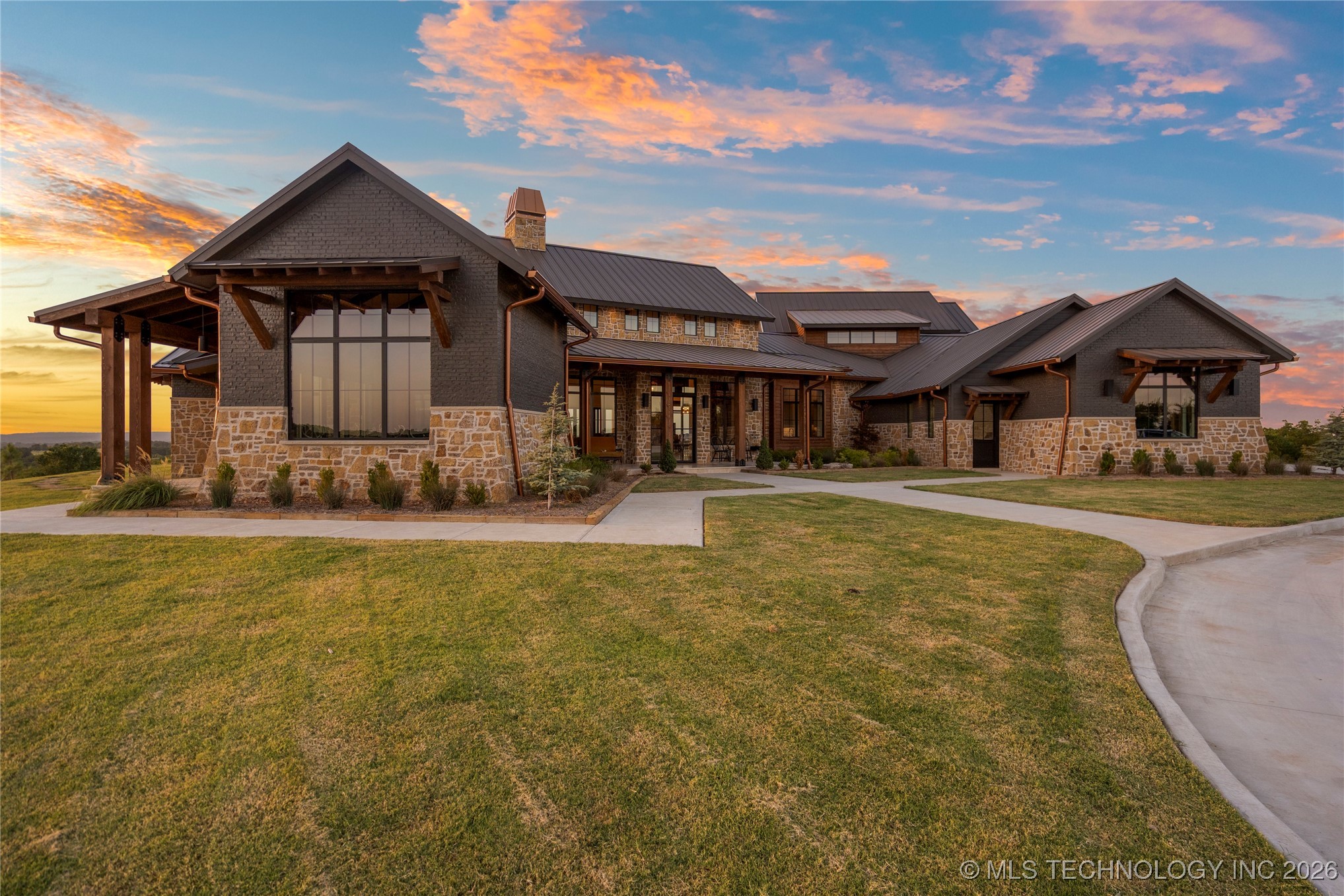 19001 W 41st Street Property Photo 97