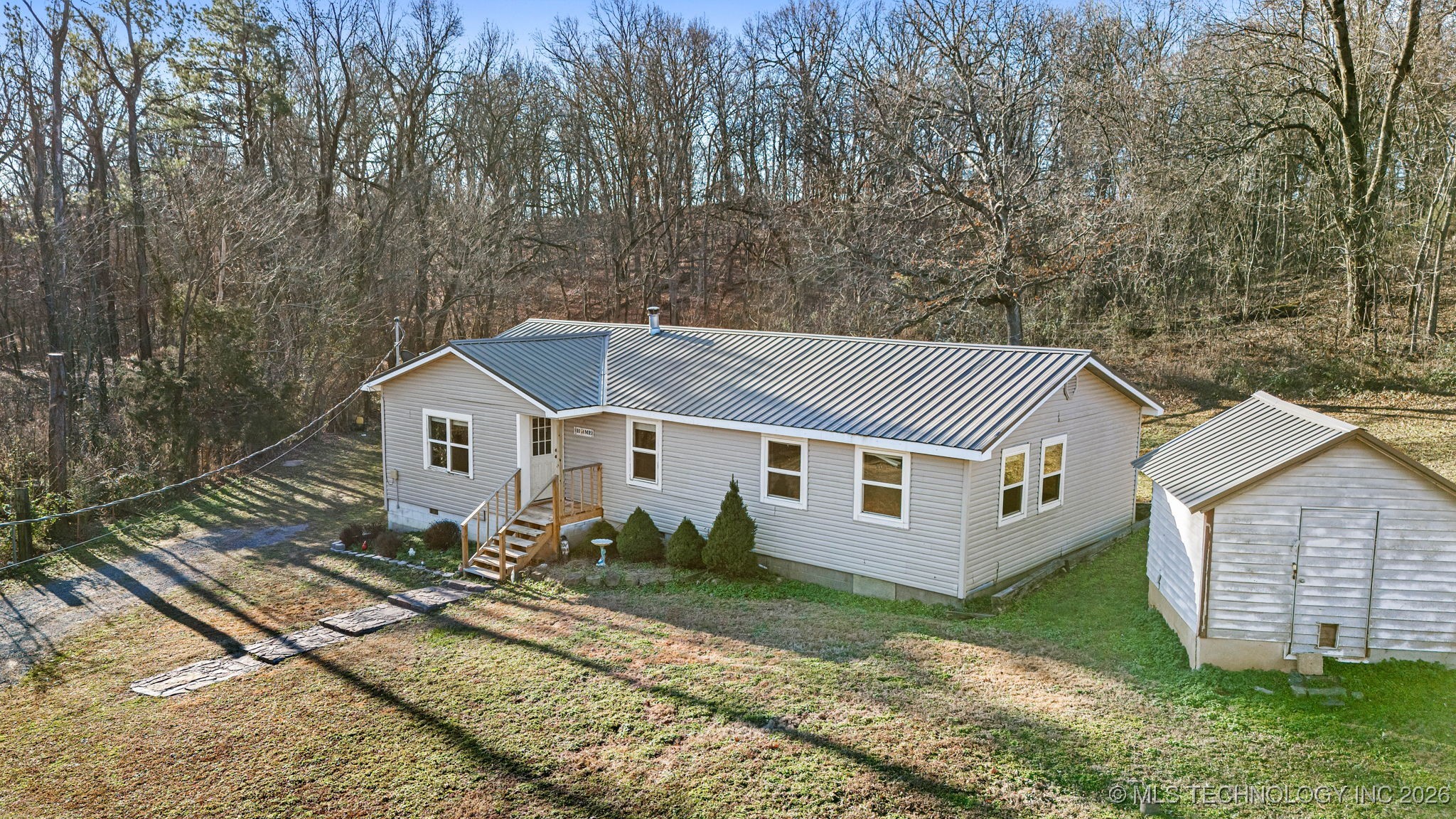 474018 E 660 Road Property Photo 1