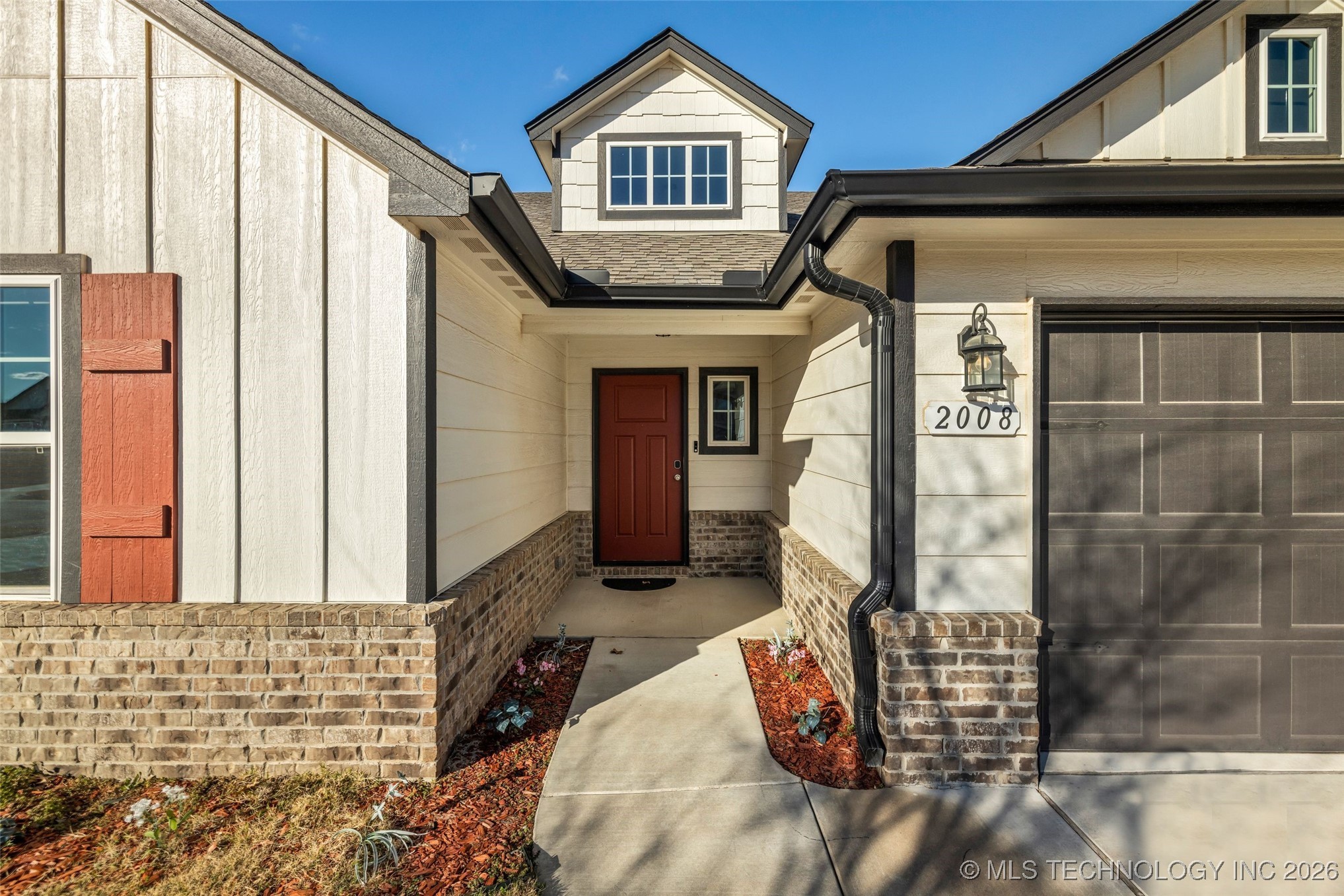 2008 E Union Street Property Photo 3