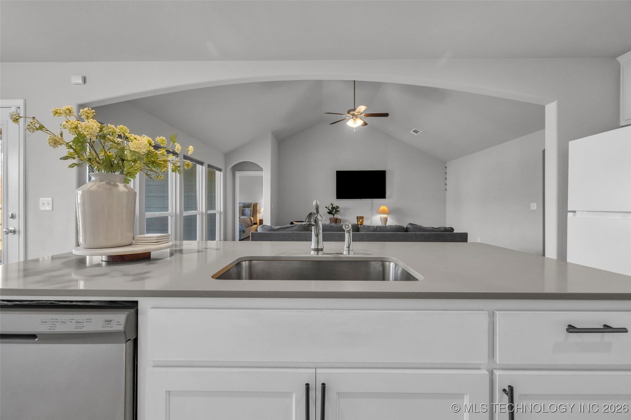 2008 E Union Street Property Photo 6