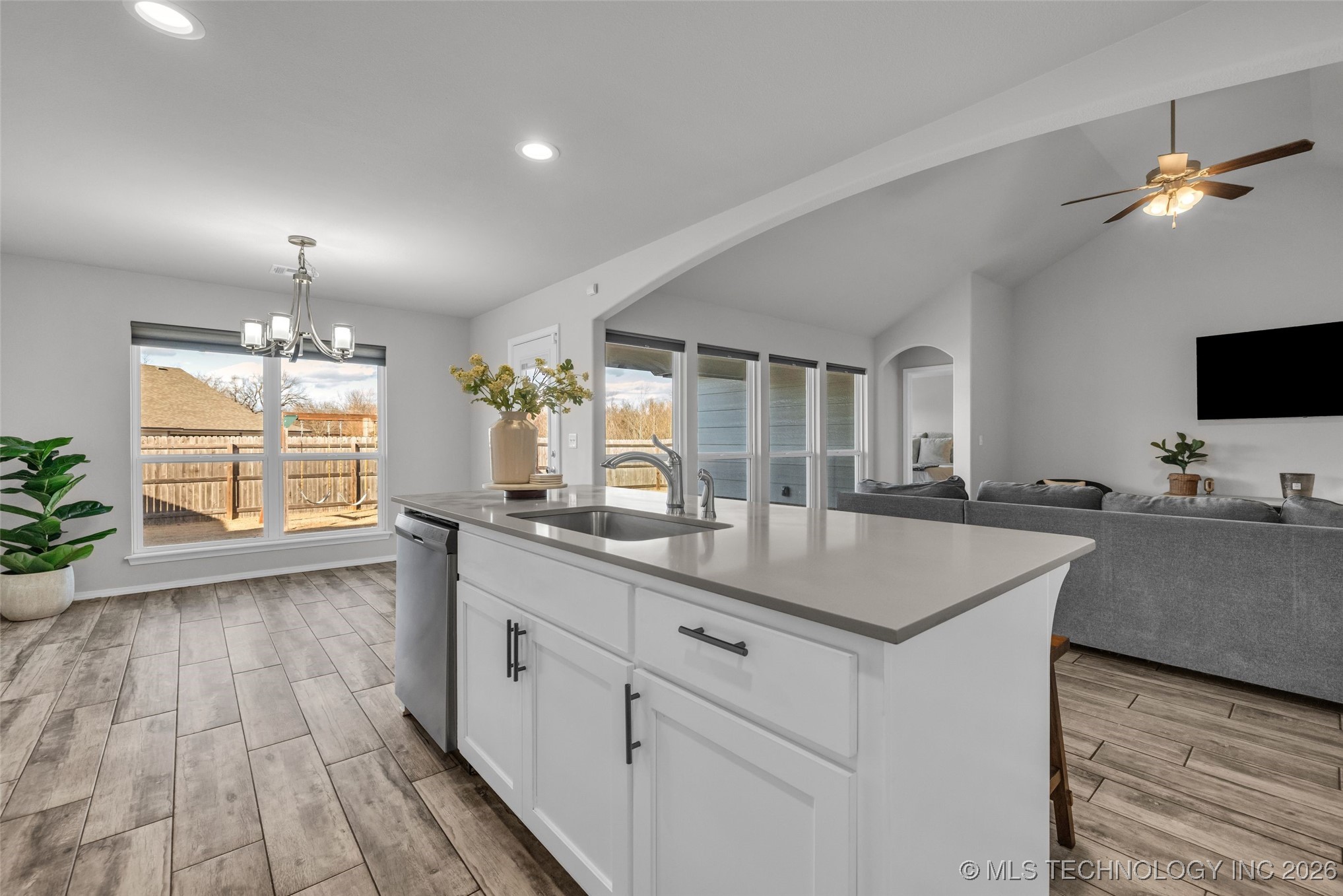 2008 E Union Street Property Photo 9