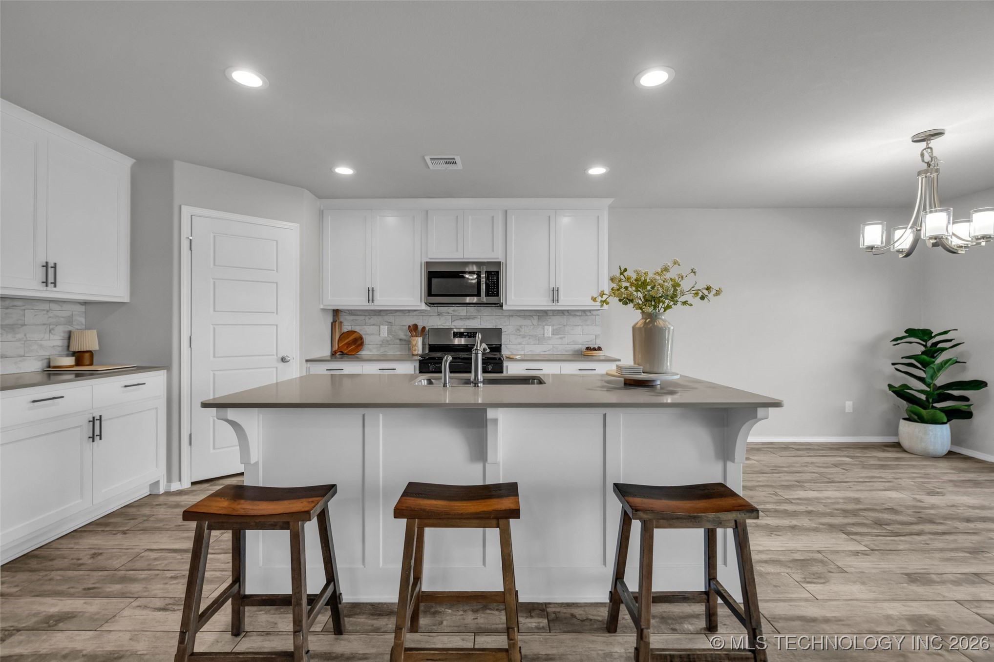 2008 E Union Street Property Photo 11