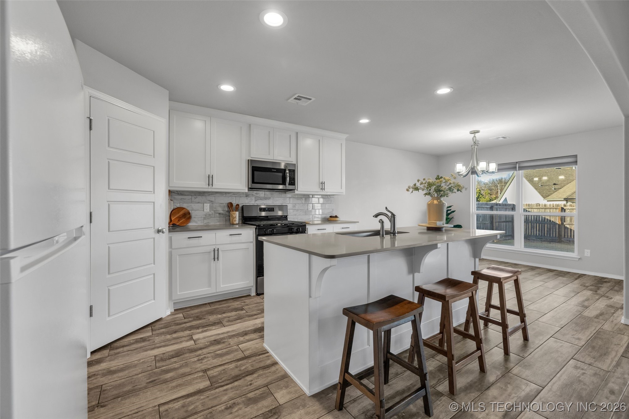 2008 E Union Street Property Photo 12