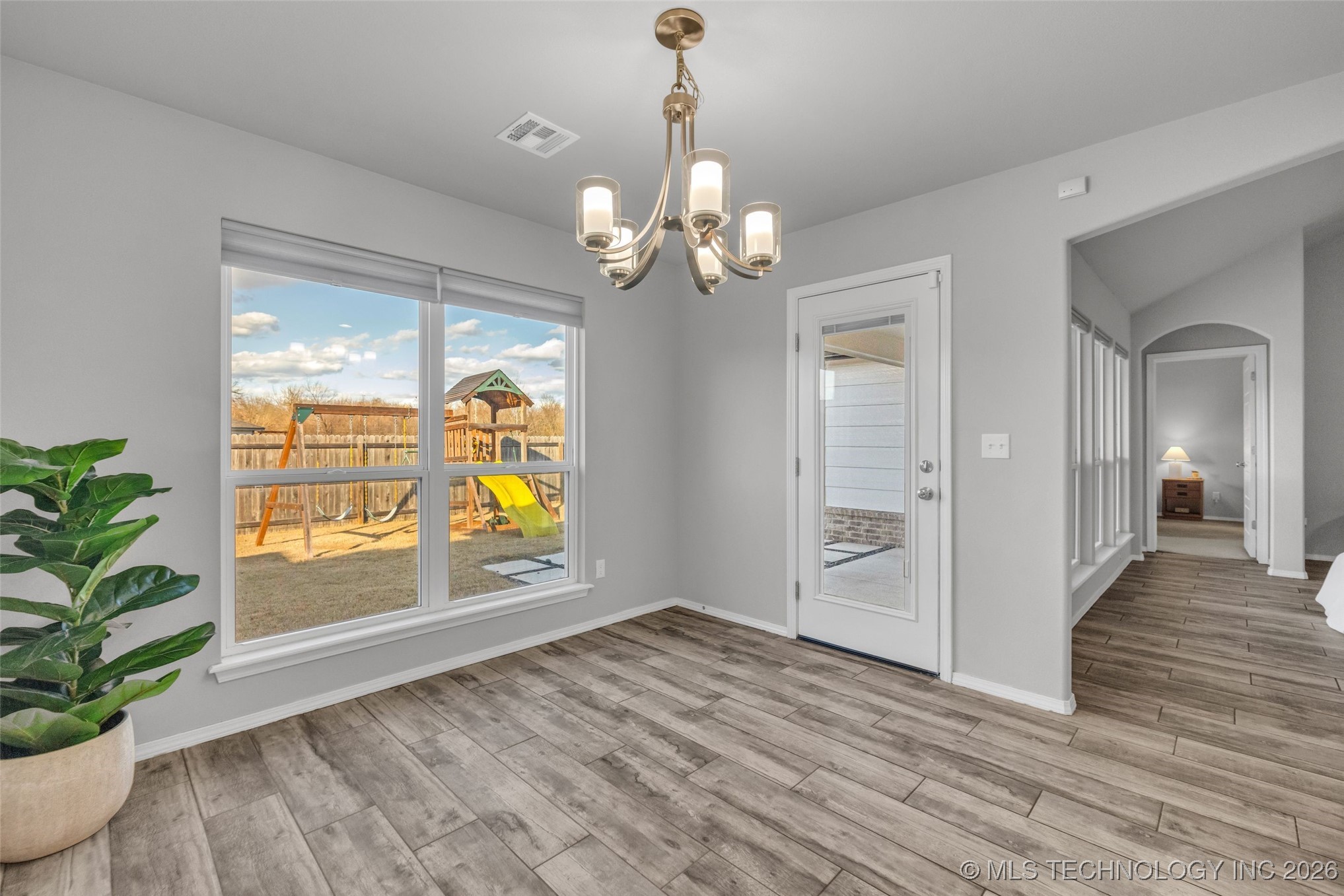 2008 E Union Street Property Photo 17