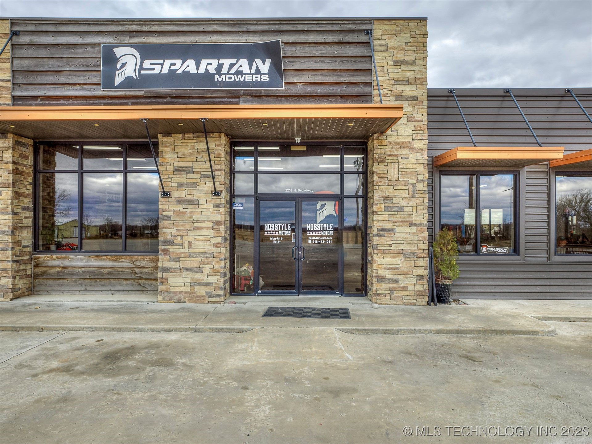 2238 N Broadway Property Photo 7