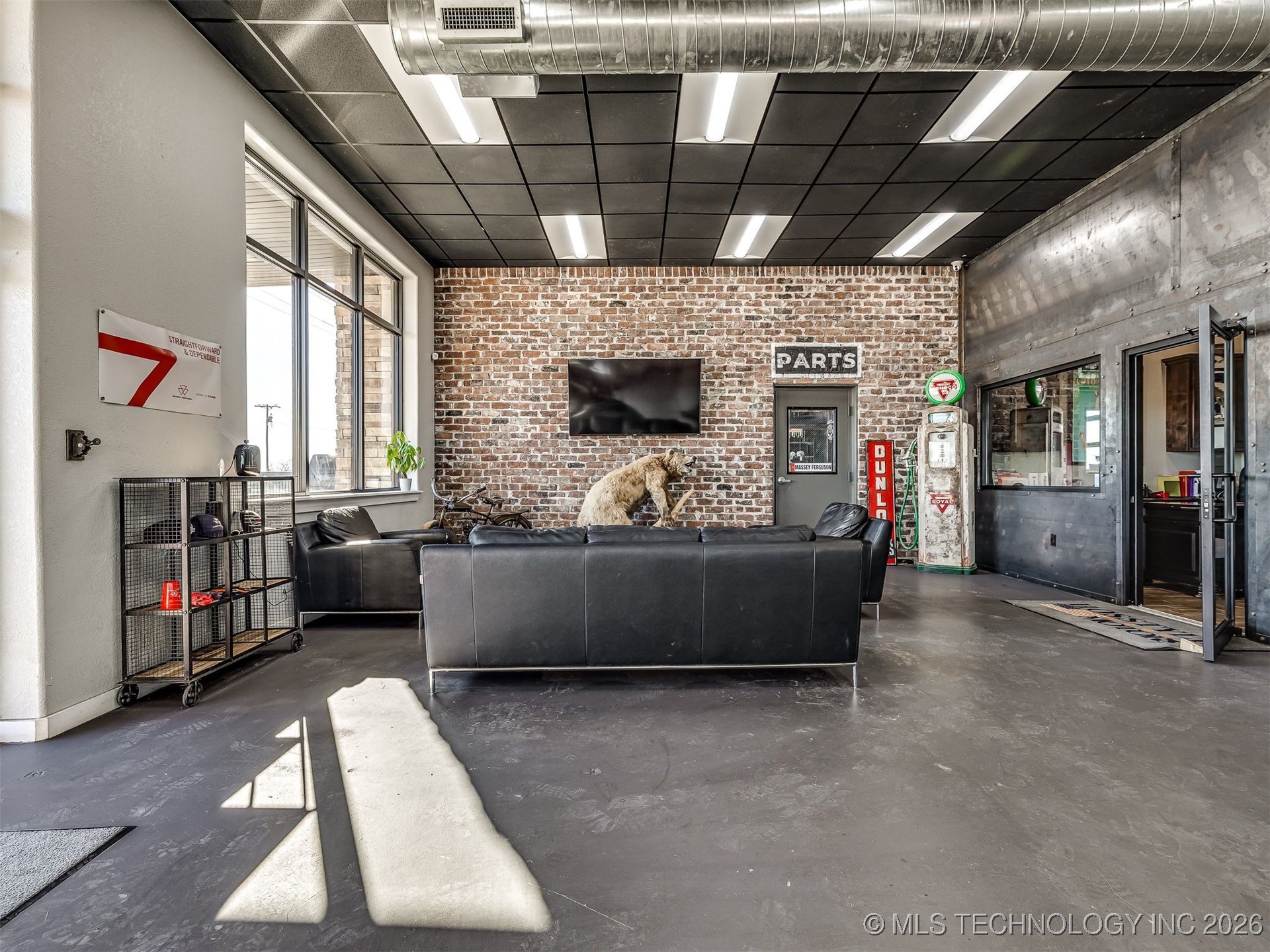 2238 N Broadway Property Photo 8