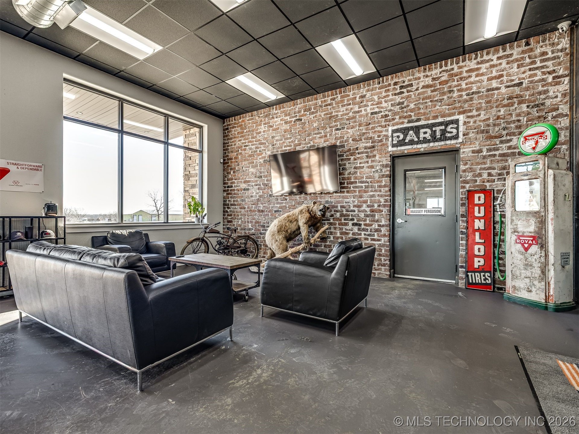 2238 N Broadway Property Photo 9