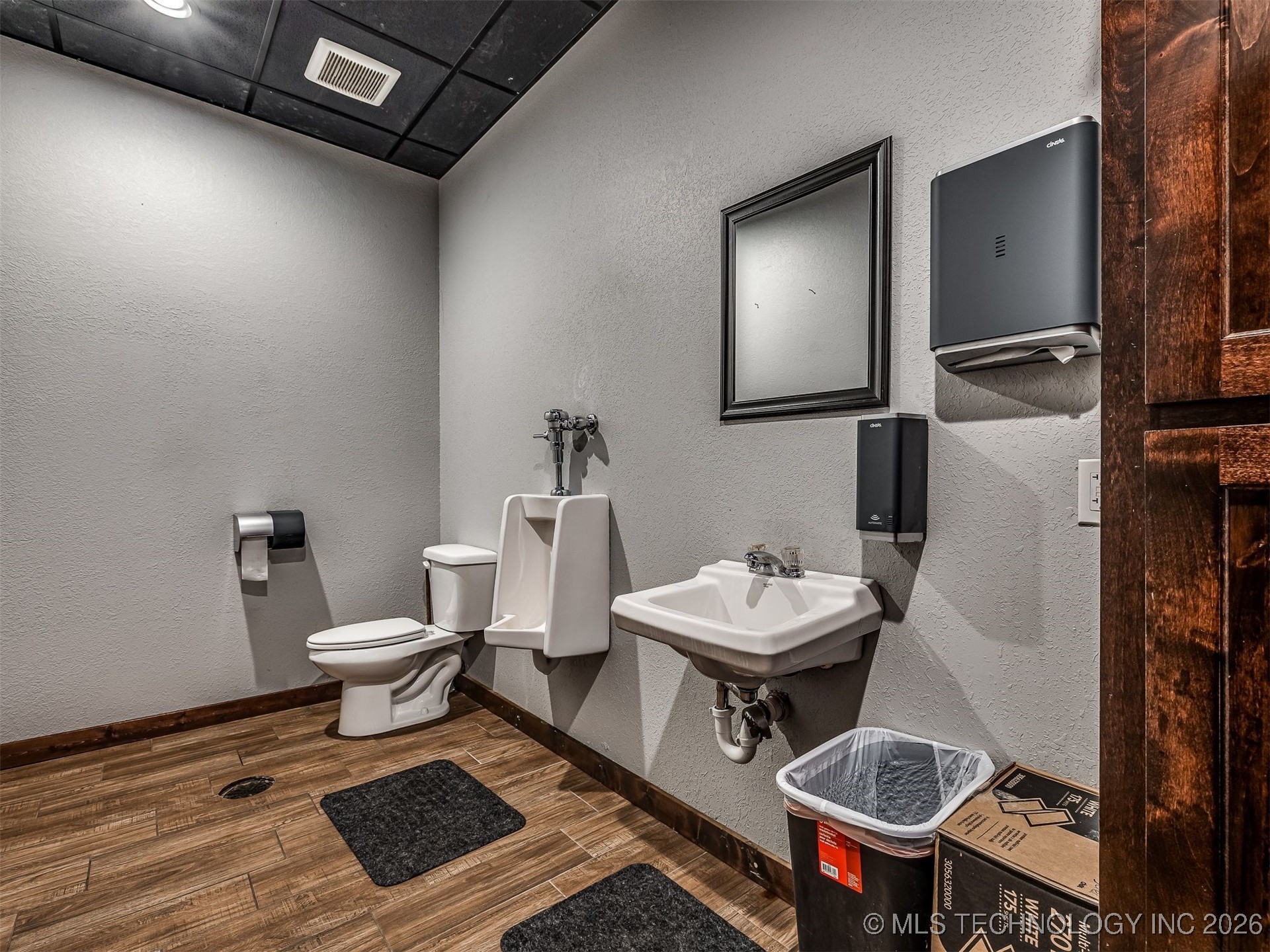 2238 N Broadway Property Photo 27