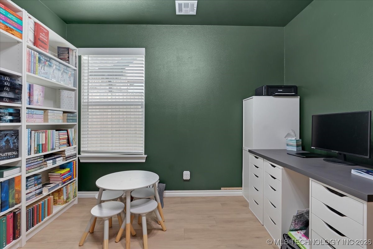 4623 S Chestnut Avenue Property Photo 13