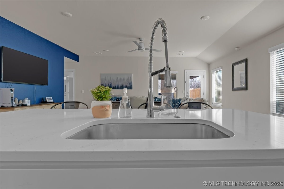 4623 S Chestnut Avenue Property Photo 22