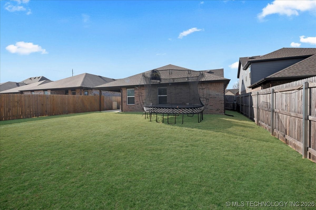 4623 S Chestnut Avenue Property Photo 51