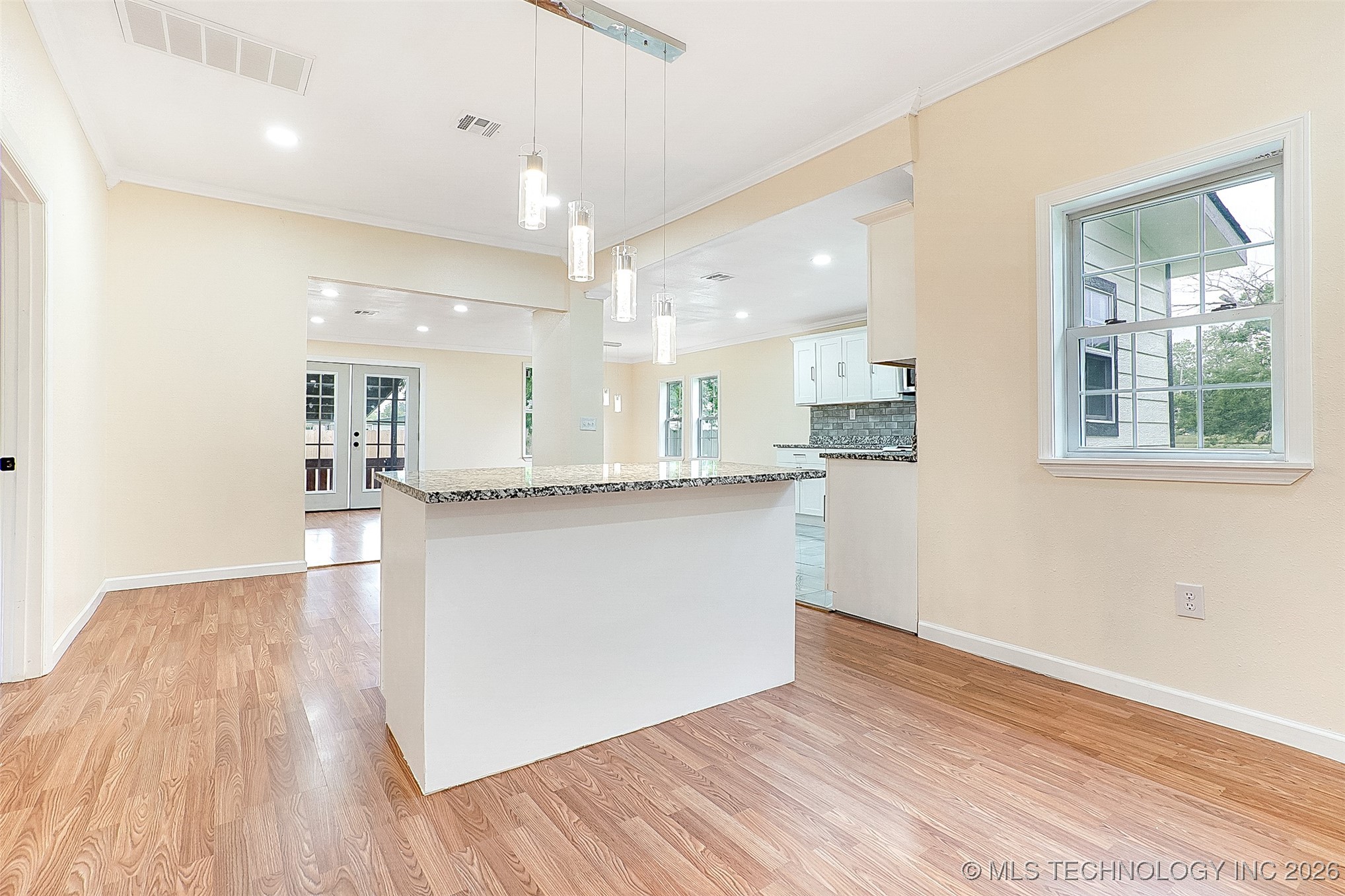 1207 E Broadway Street Property Photo 8