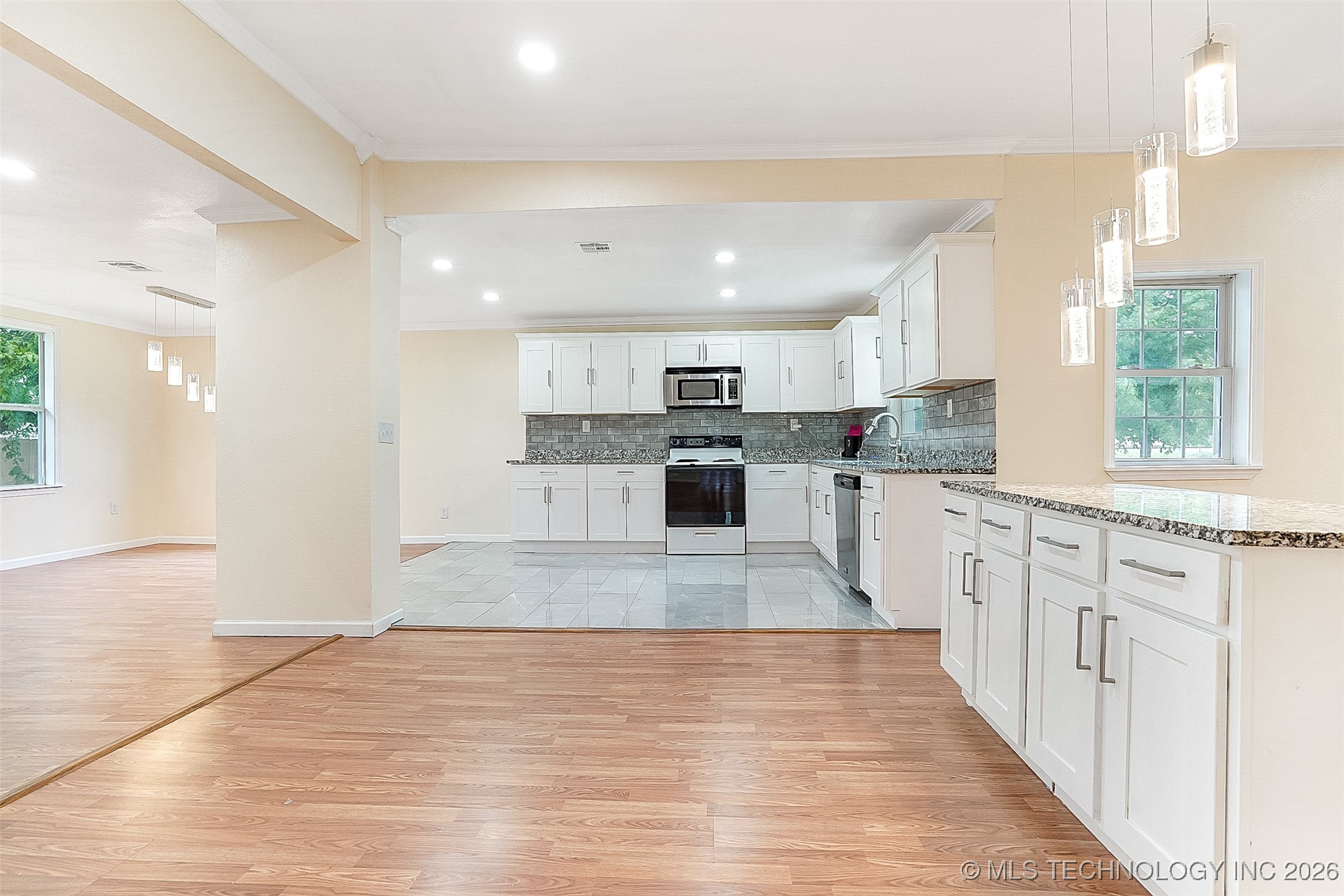 1207 E Broadway Street Property Photo 9