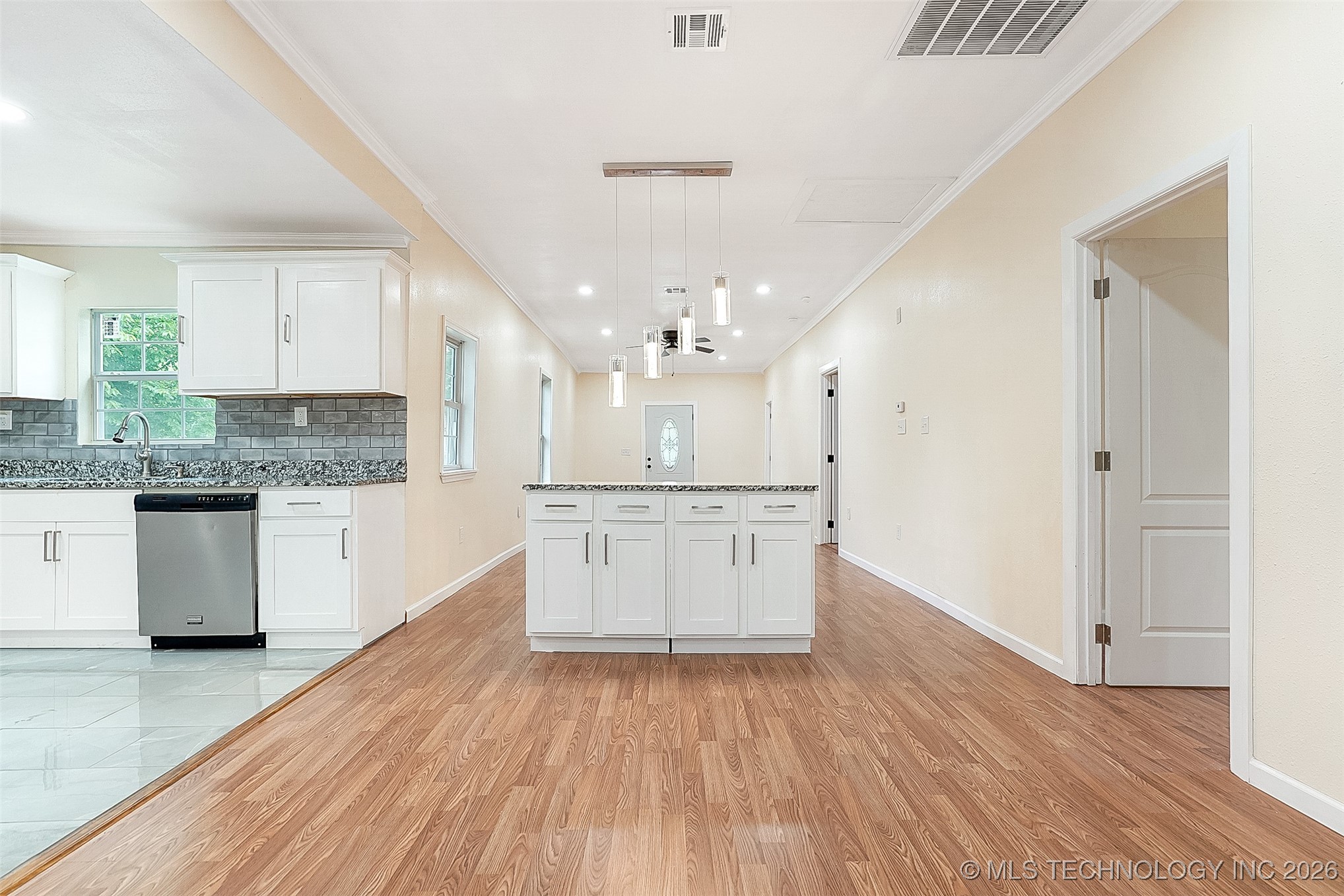 1207 E Broadway Street Property Photo 11