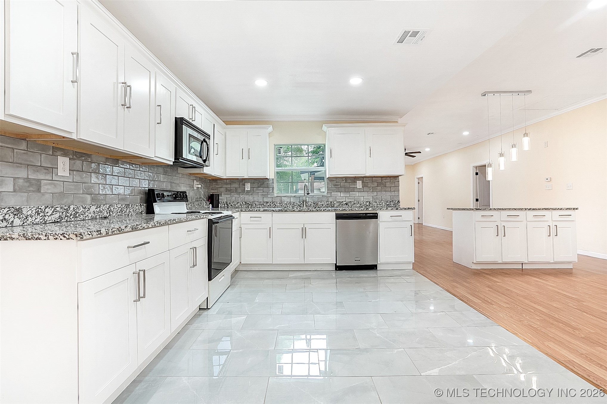 1207 E Broadway Street Property Photo 13