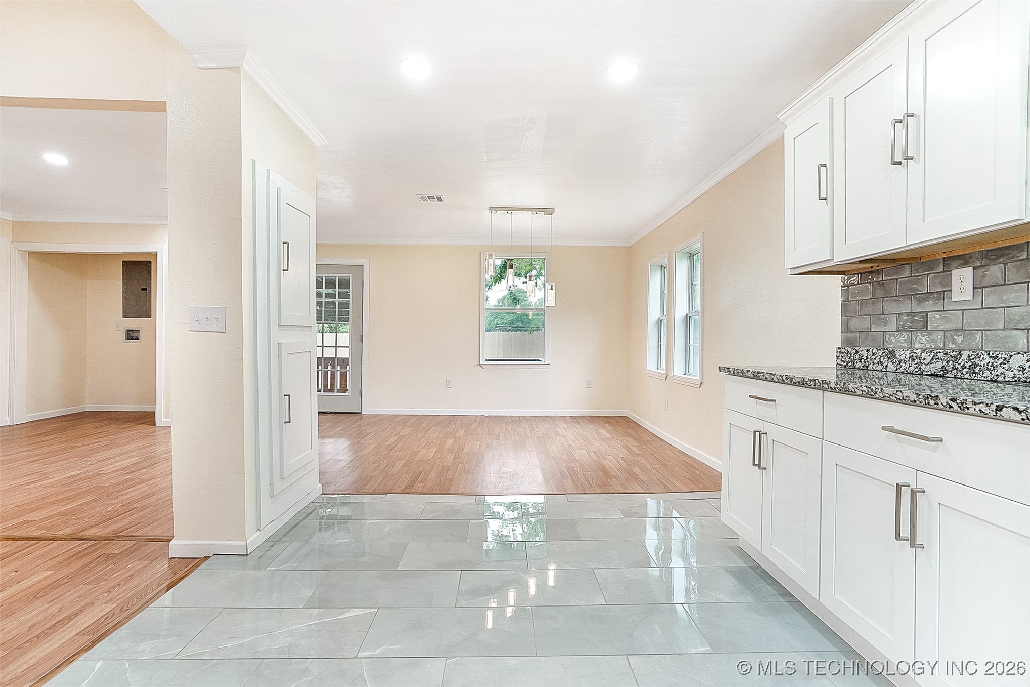 1207 E Broadway Street Property Photo 14