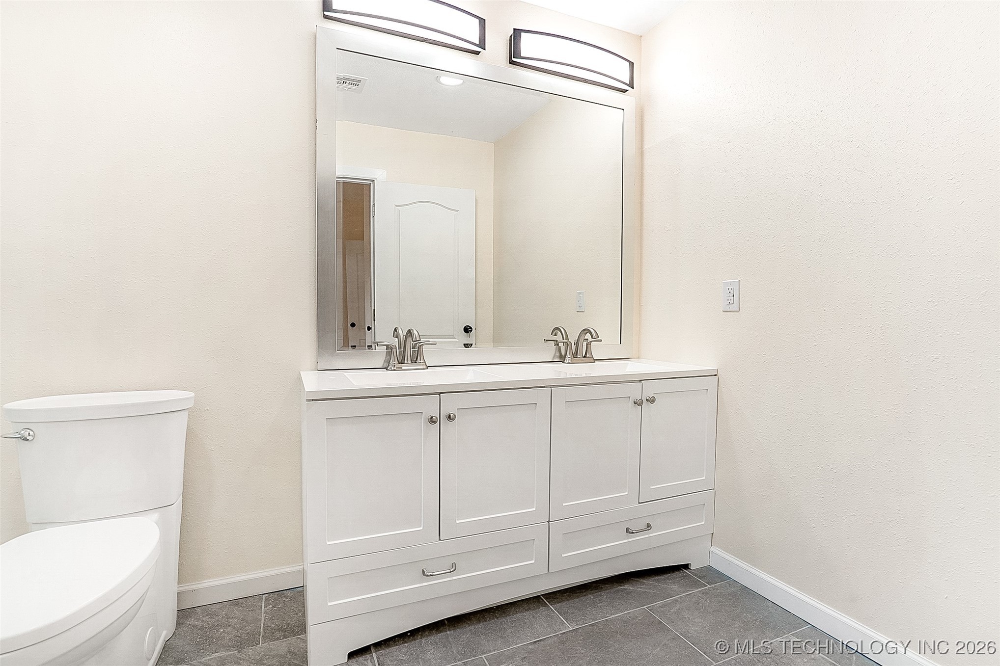 1207 E Broadway Street Property Photo 22