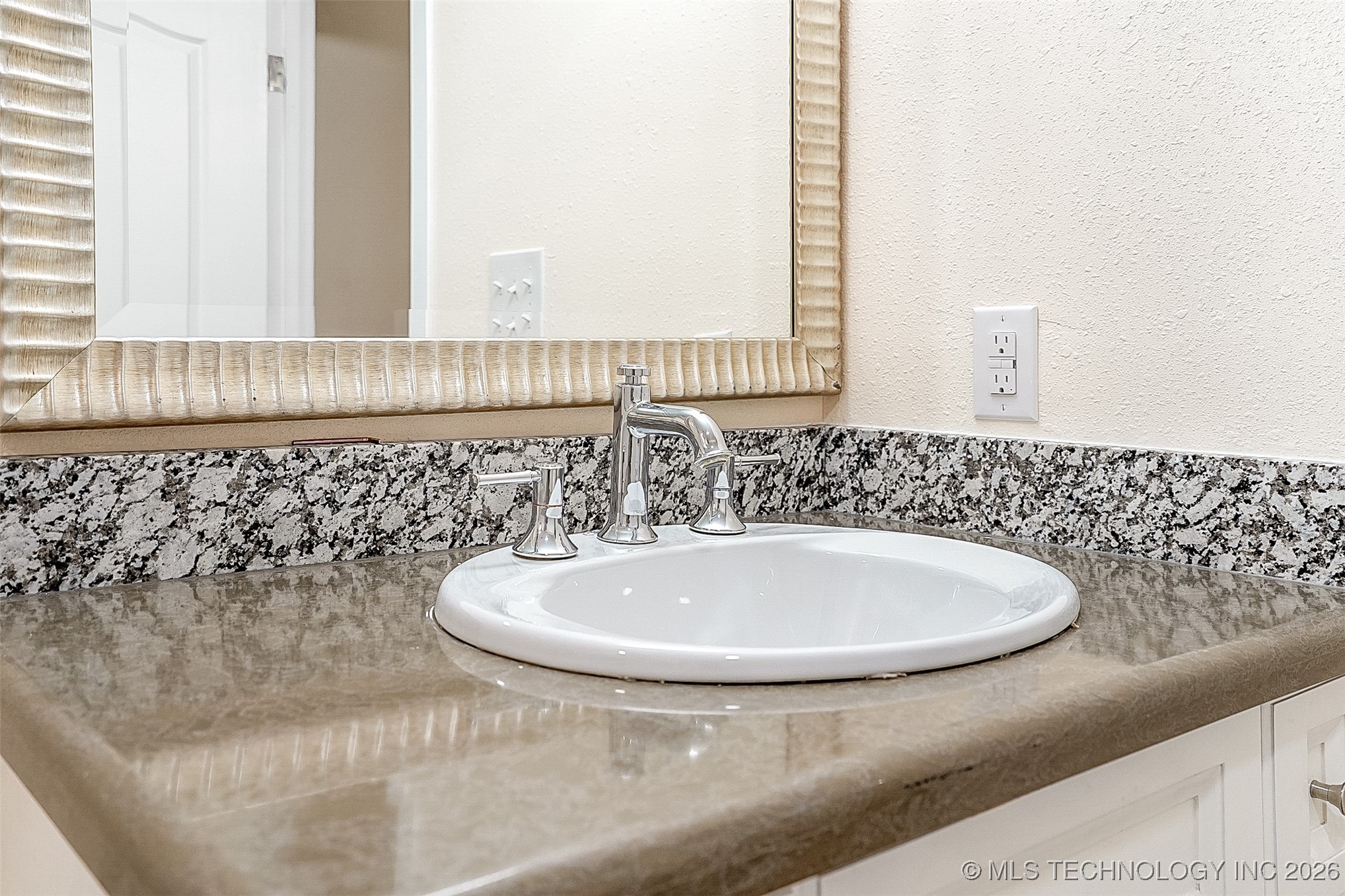 1207 E Broadway Street Property Photo 27