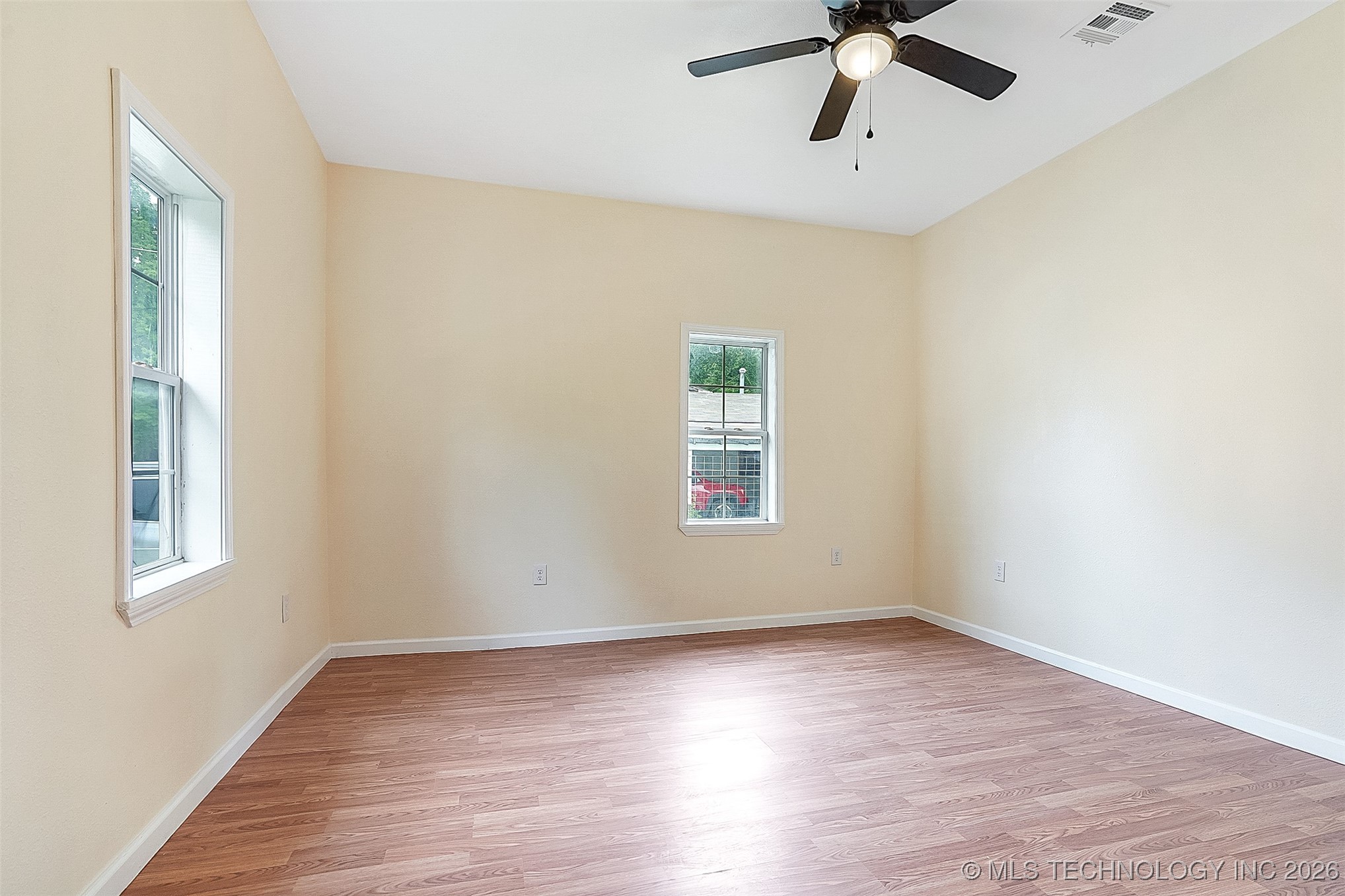 1207 E Broadway Street Property Photo 28