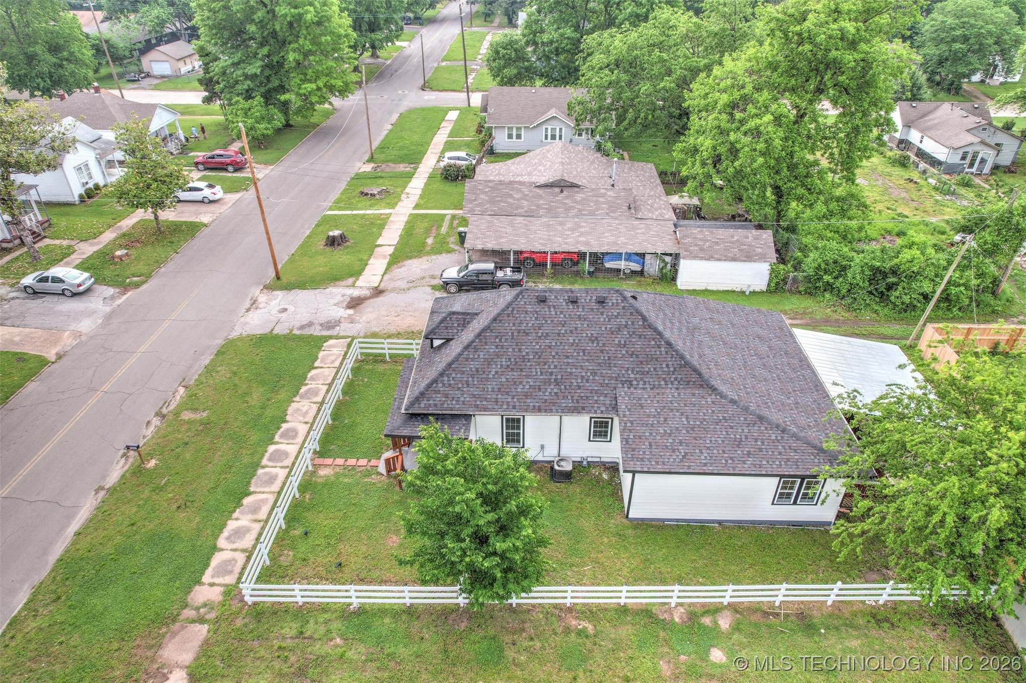 1207 E Broadway Street Property Photo 34