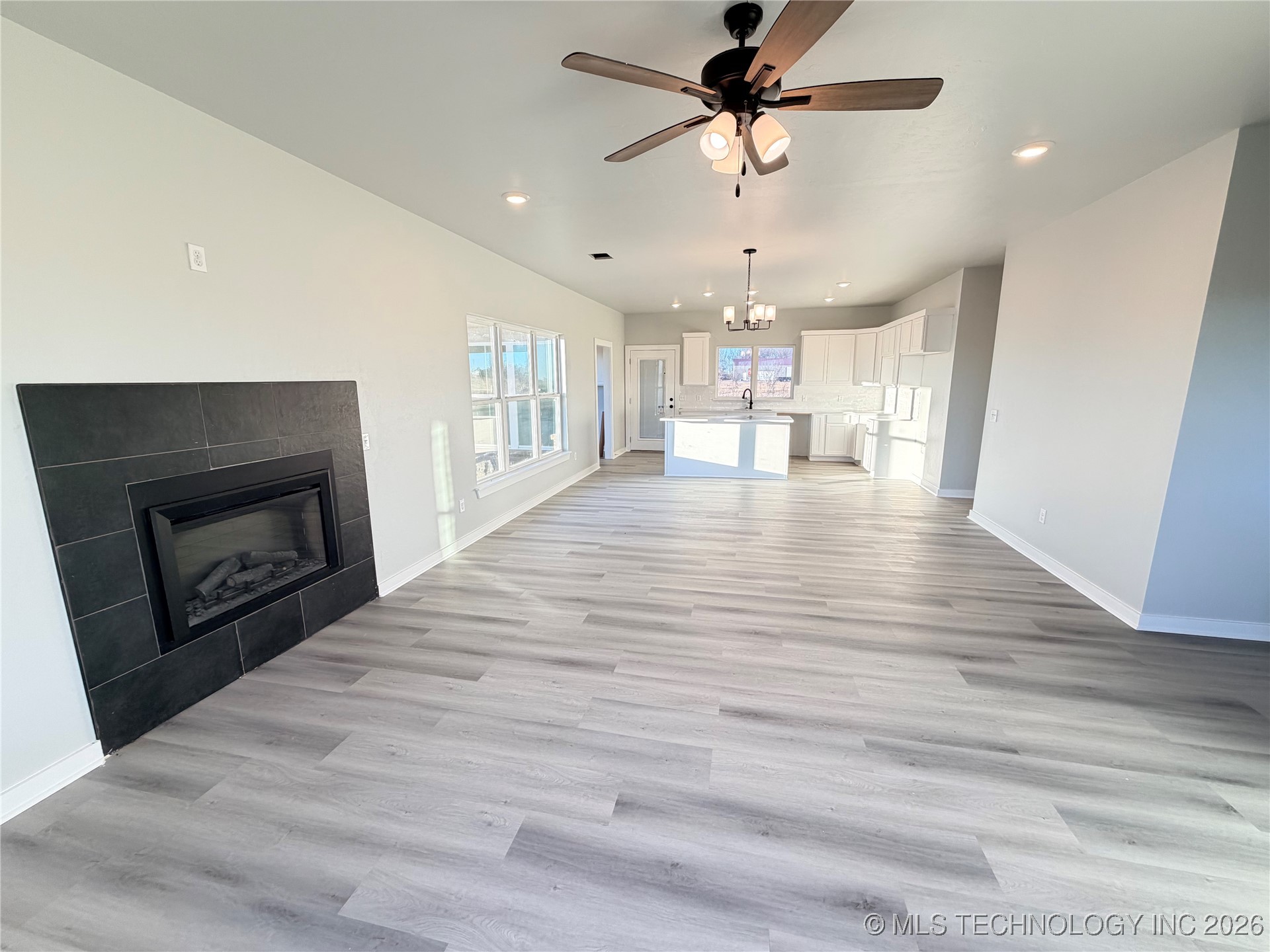 187 W 481 Road Property Photo 4