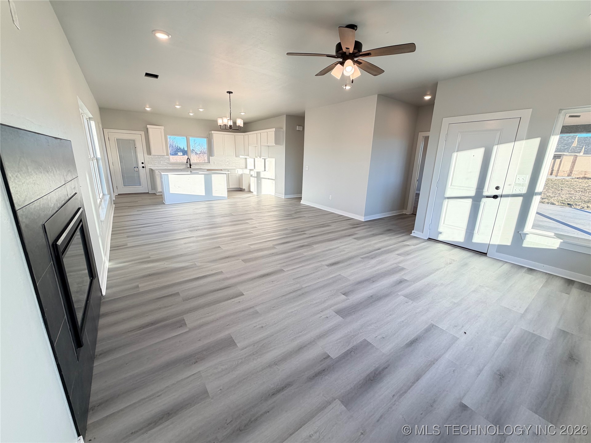 187 W 481 Road Property Photo 5