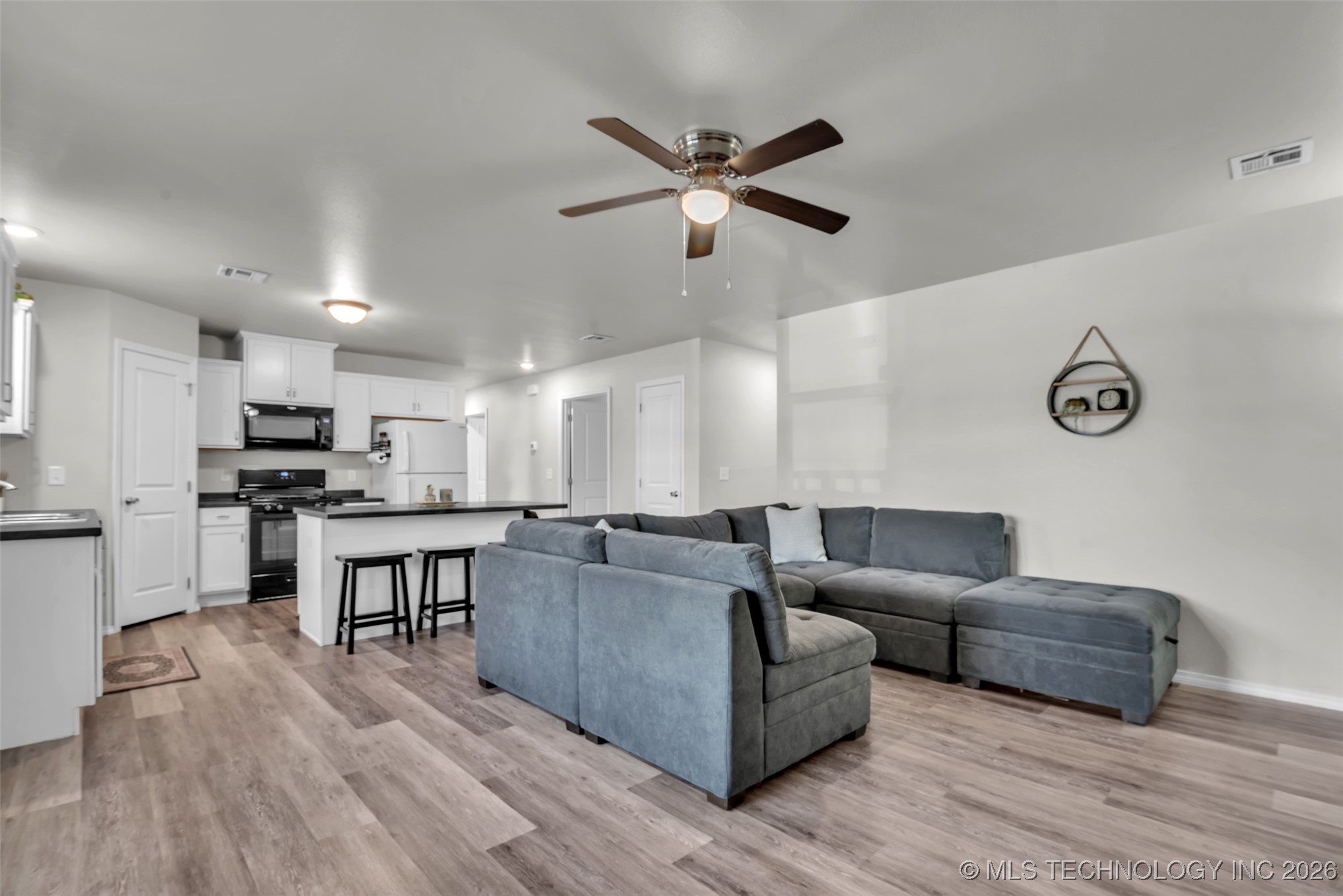 2618 E Oklahoma Street Property Photo 4