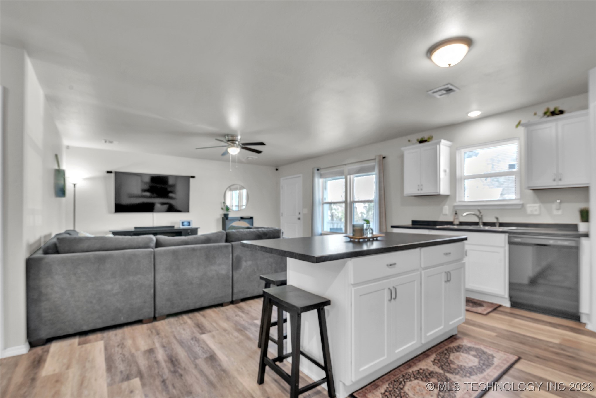 2618 E Oklahoma Street Property Photo 6