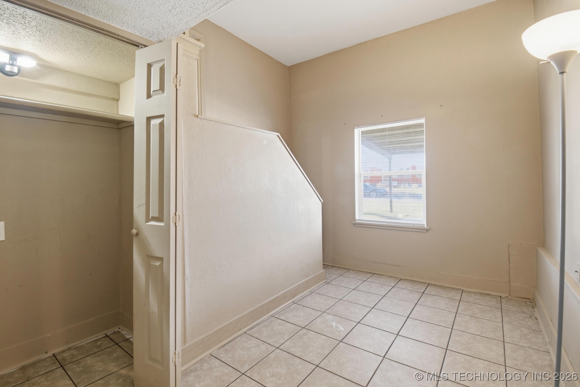 729 N 72nd East Avenue Property Photo 9