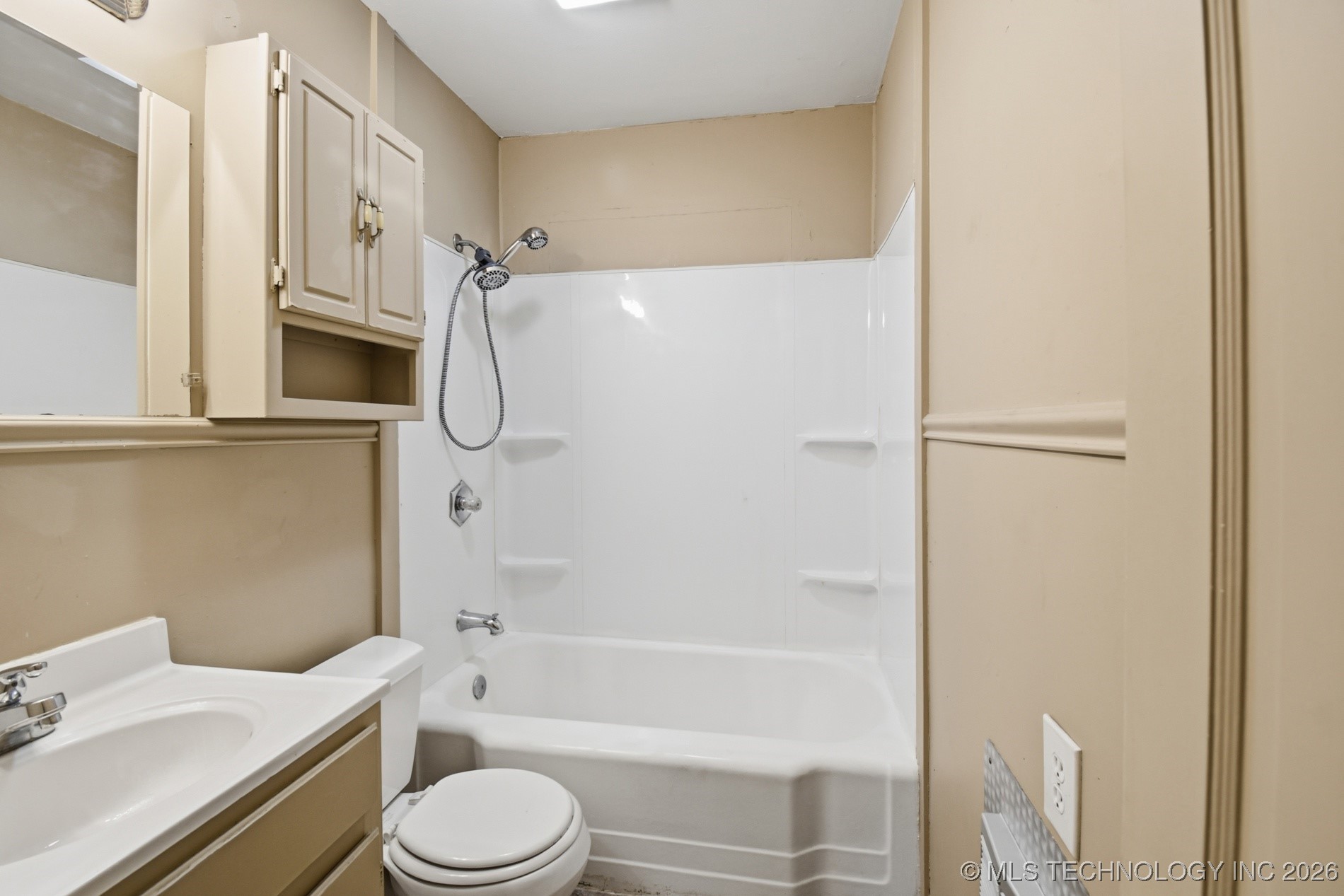 729 N 72nd East Avenue Property Photo 18