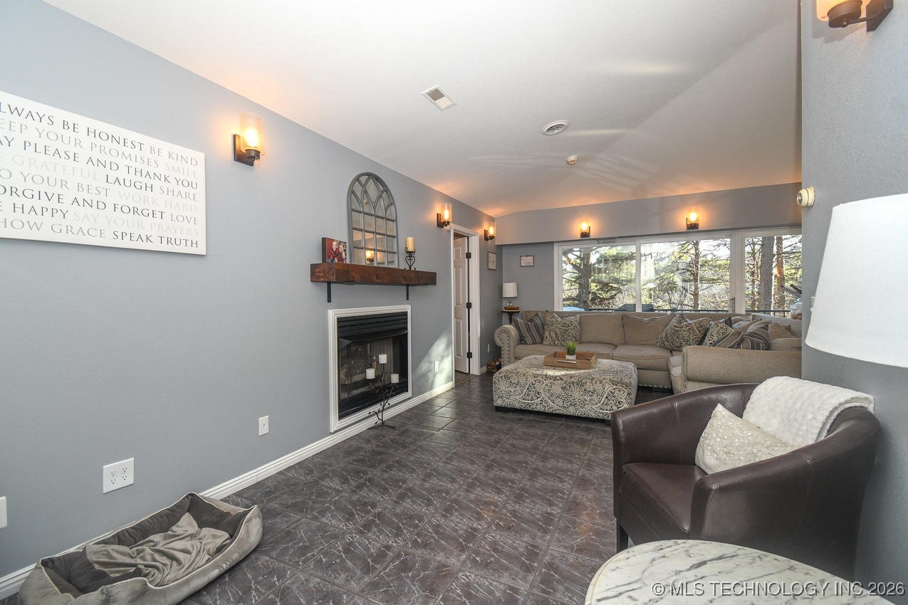 16230 Flint Ridge Drive Property Photo 12