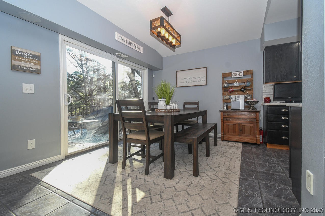 16230 Flint Ridge Drive Property Photo 16