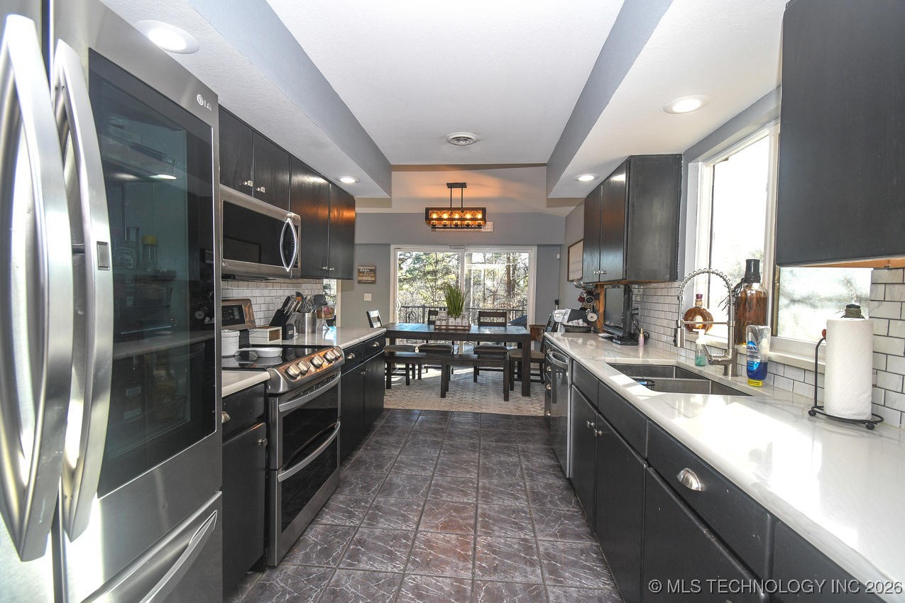 16230 Flint Ridge Drive Property Photo 18