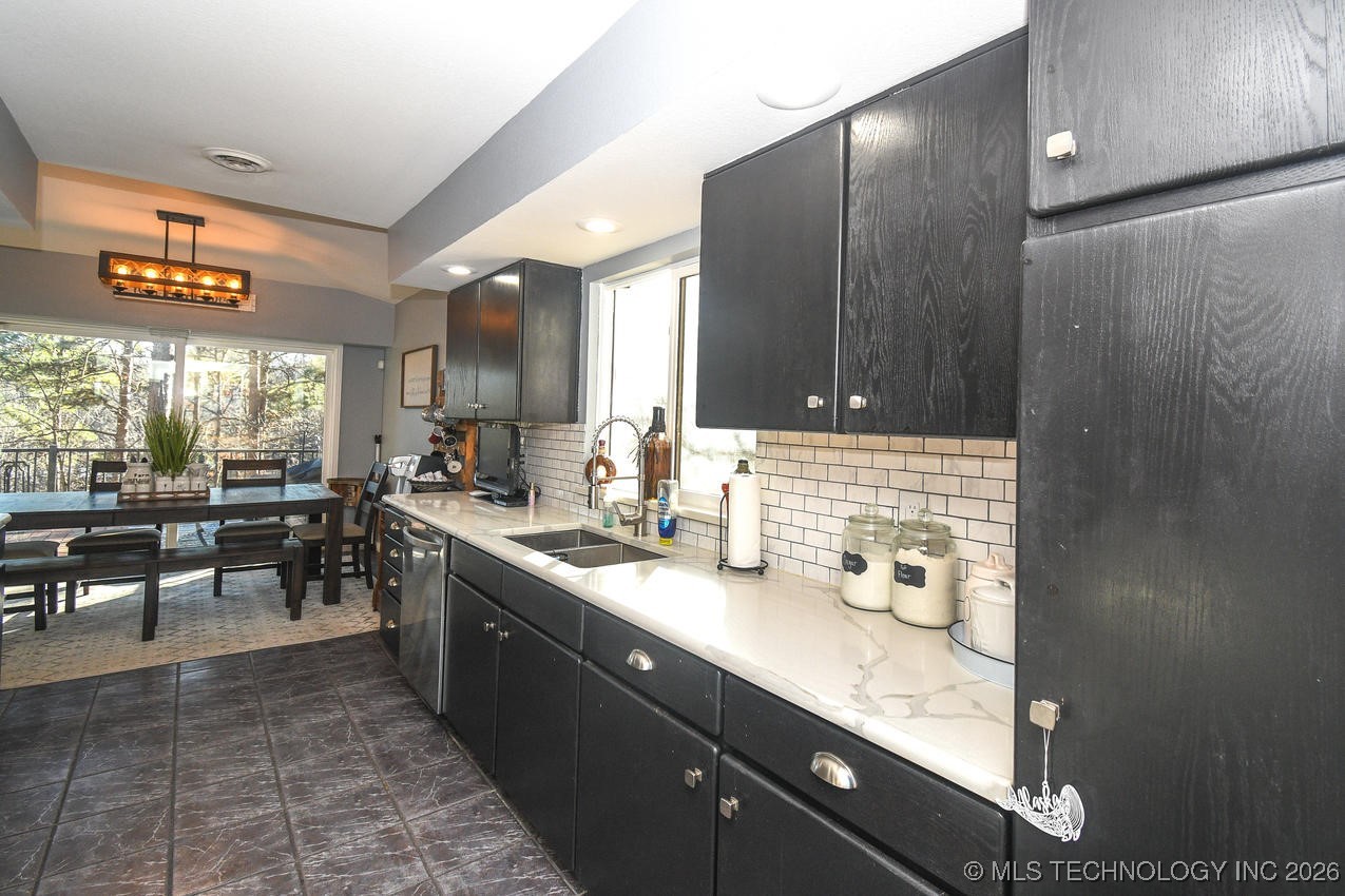 16230 Flint Ridge Drive Property Photo 19