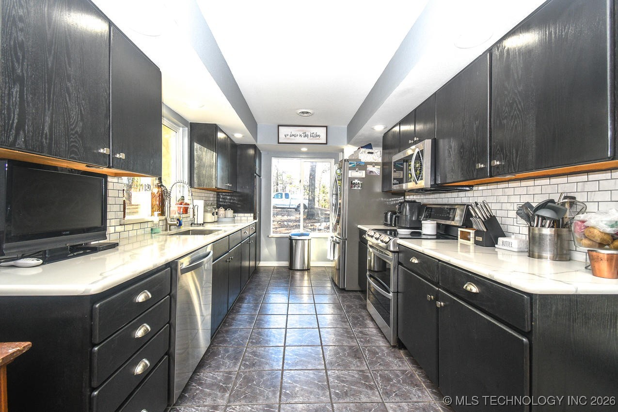 16230 Flint Ridge Drive Property Photo 20