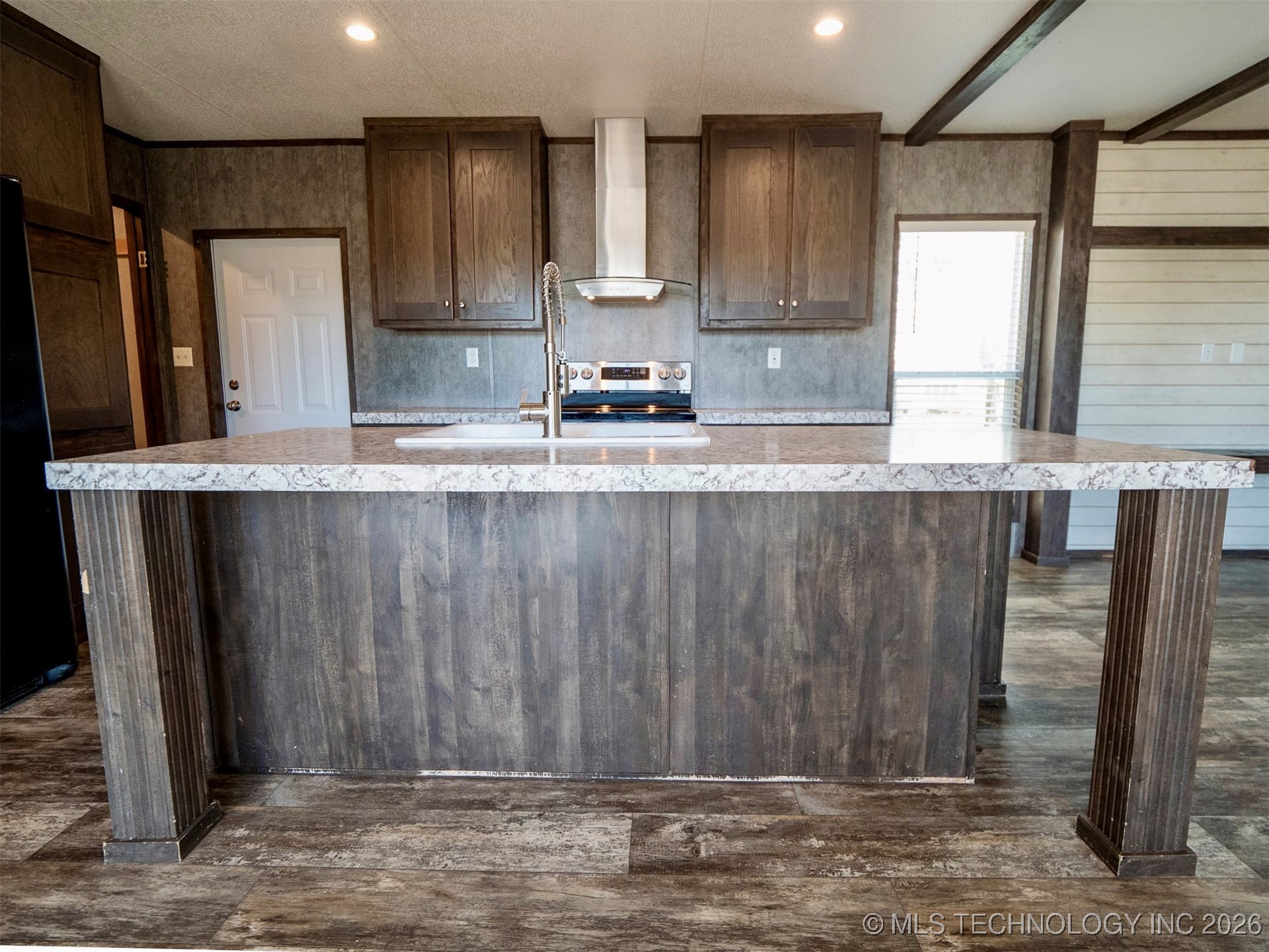 2109 Hawk Lane Property Photo 9