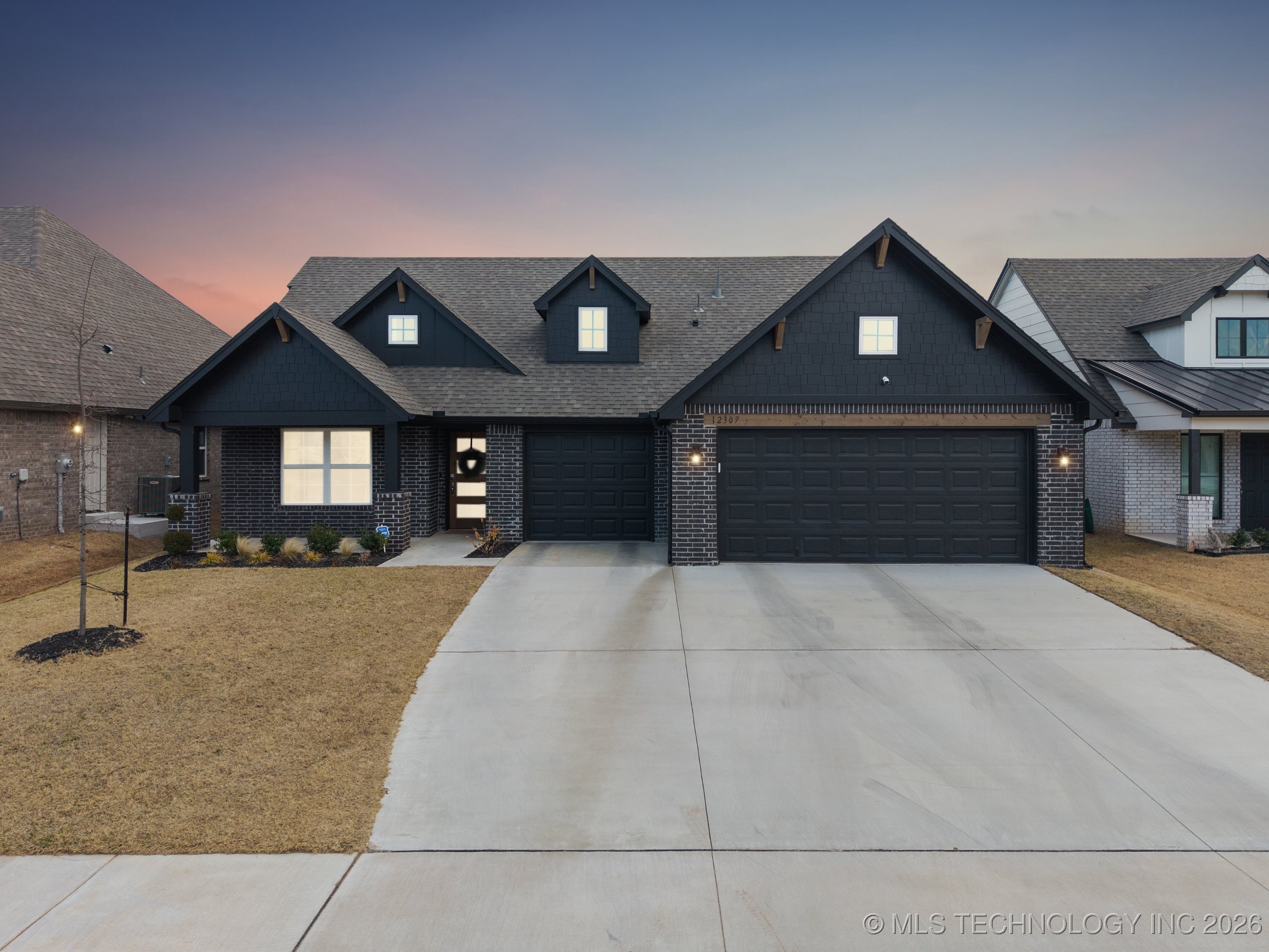 12307 S Maplewood Avenue Property Photo 1