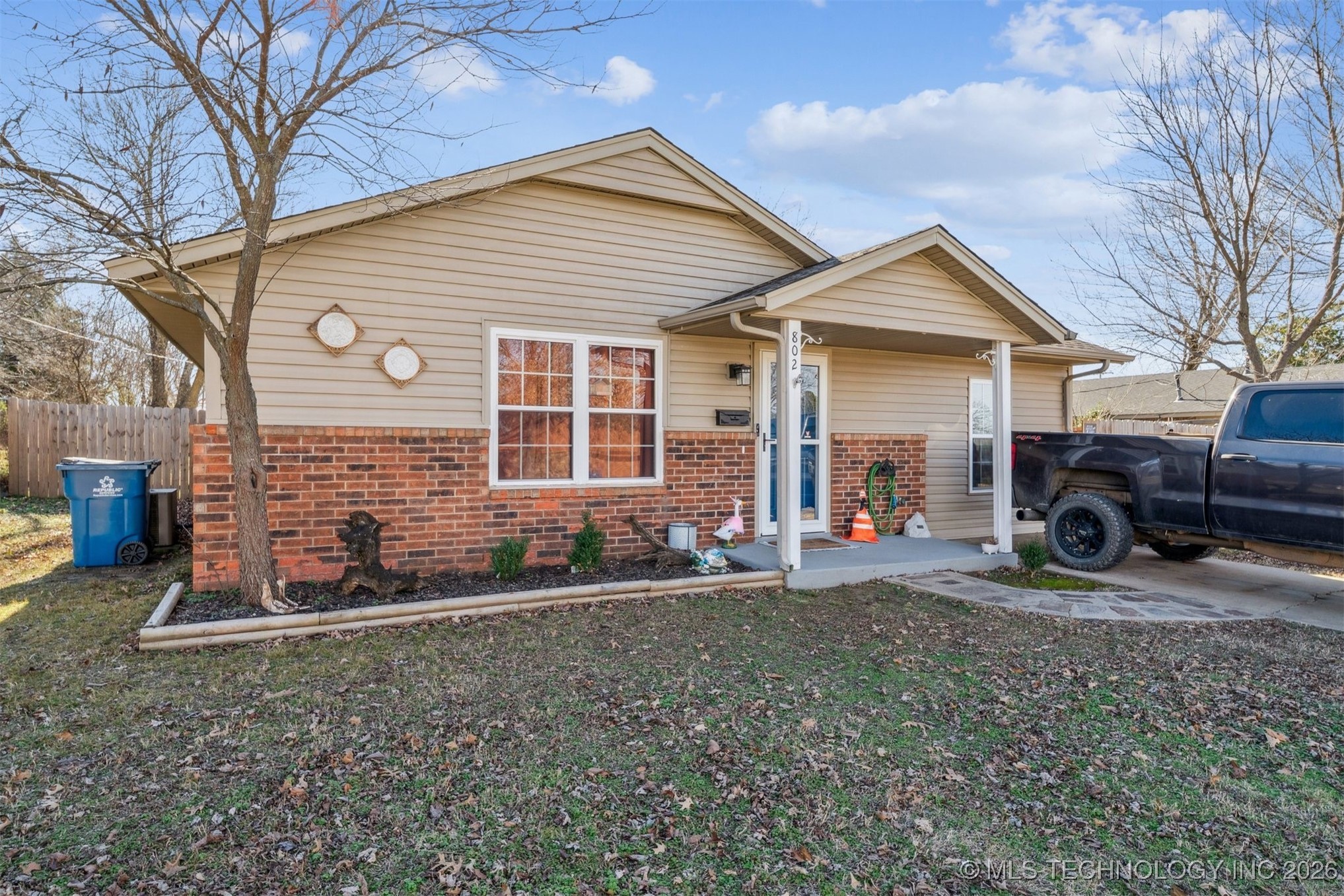 802 E Erie Avenue Property Photo 1