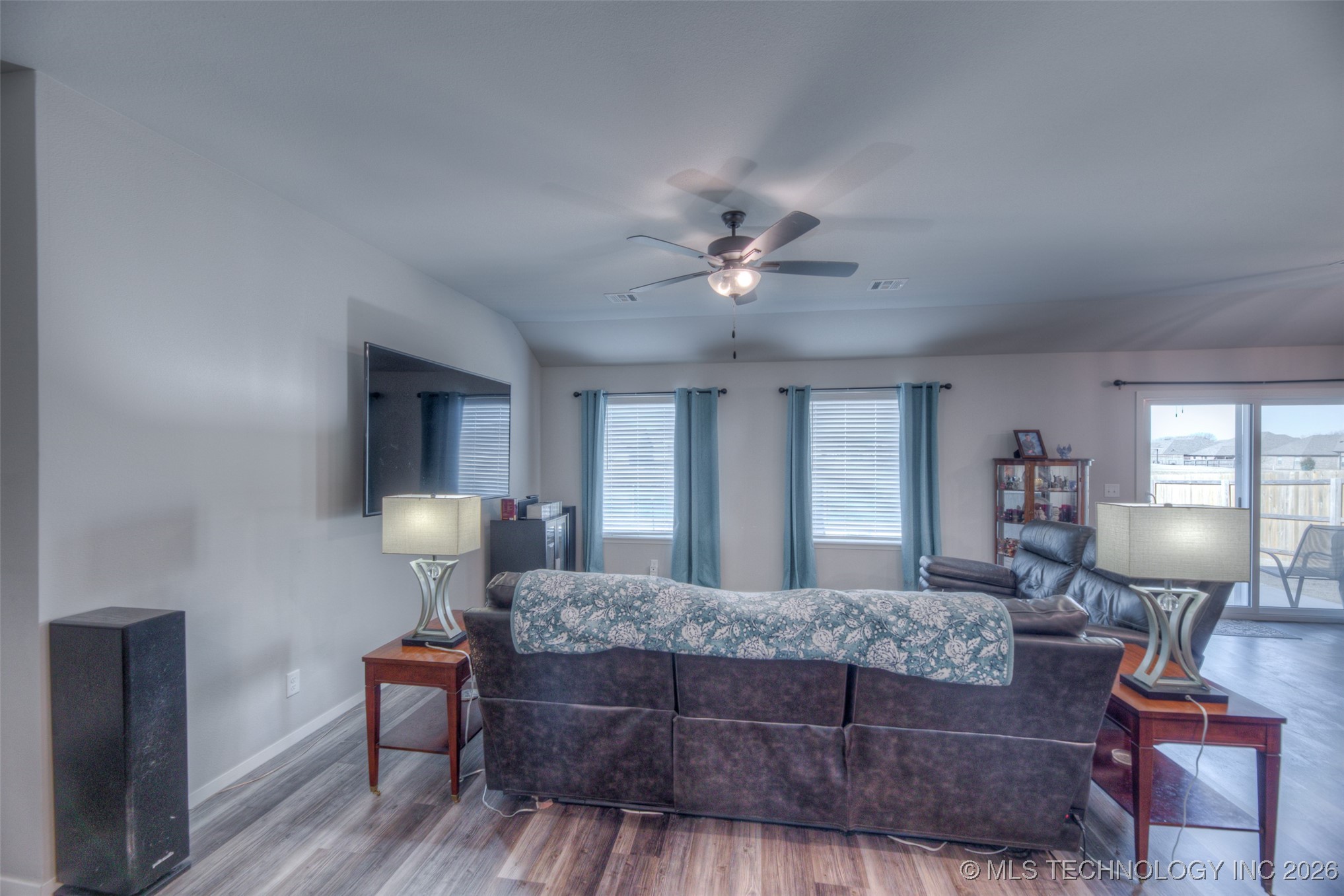 13816 S Iroquois Avenue E Property Photo 5