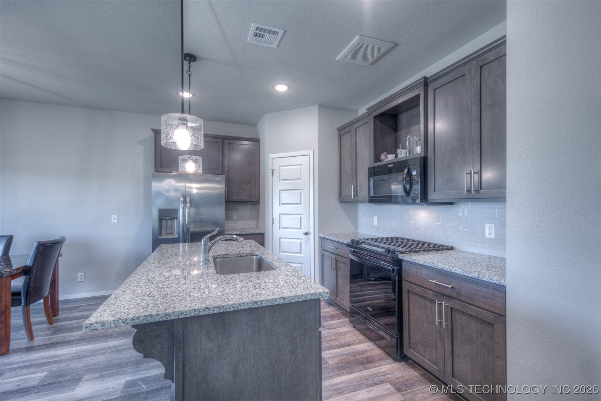 13816 S Iroquois Avenue E Property Photo 8