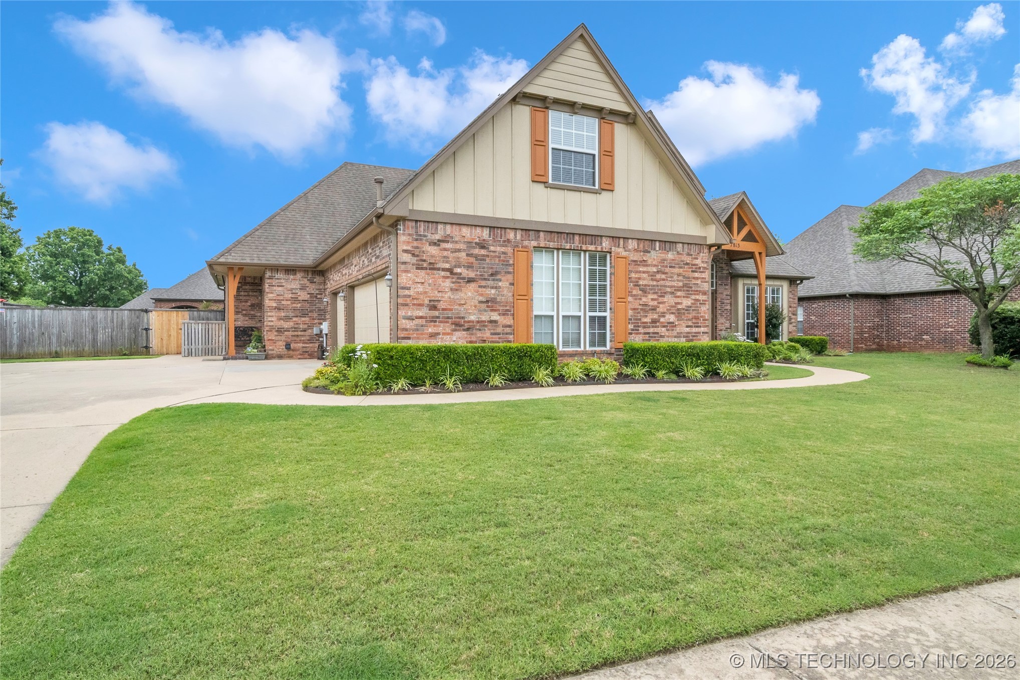 7813 E Commercial Street Property Photo 3