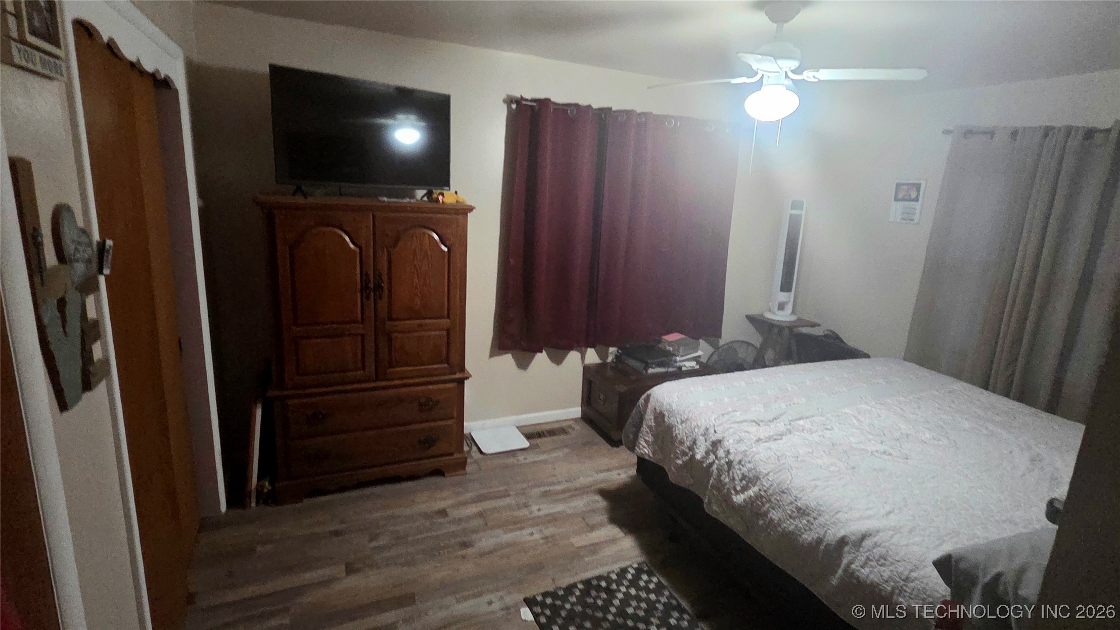 705 W 20th Property Photo 5