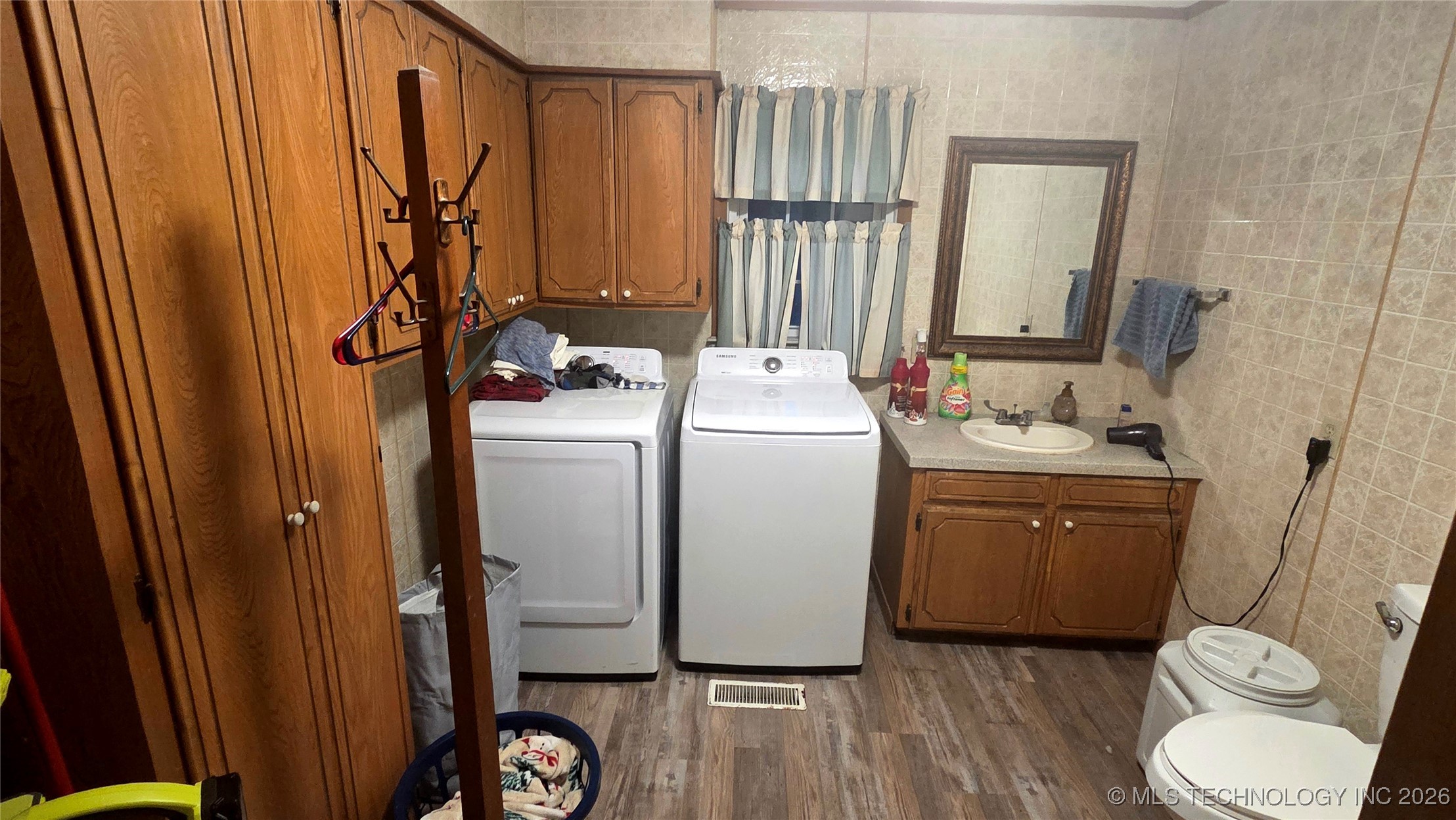 705 W 20th Property Photo 8