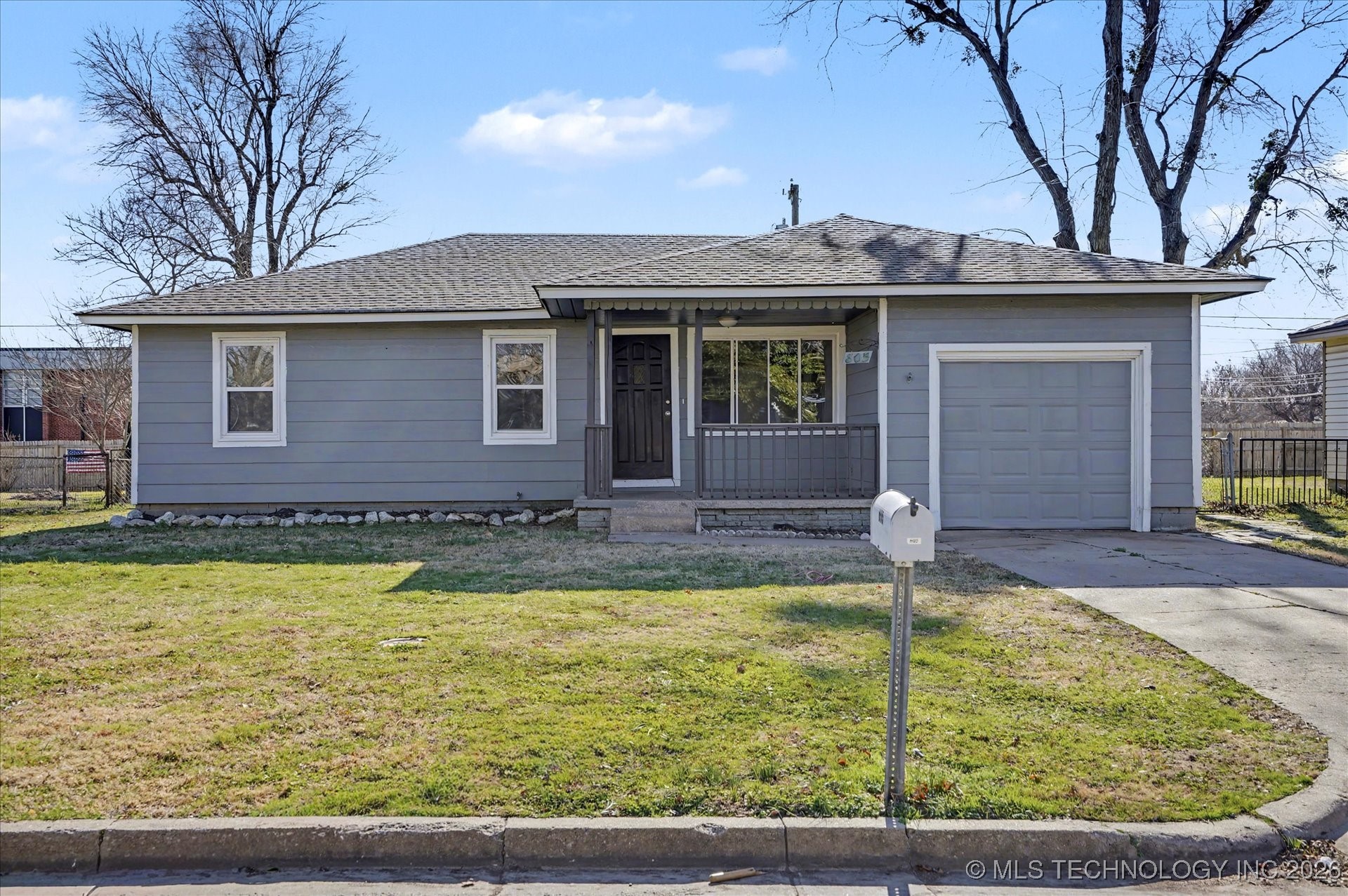 805 E Fort Worth Street Property Photo 1