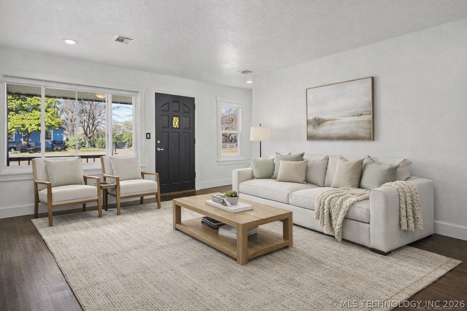 805 E Fort Worth Street Property Photo 2