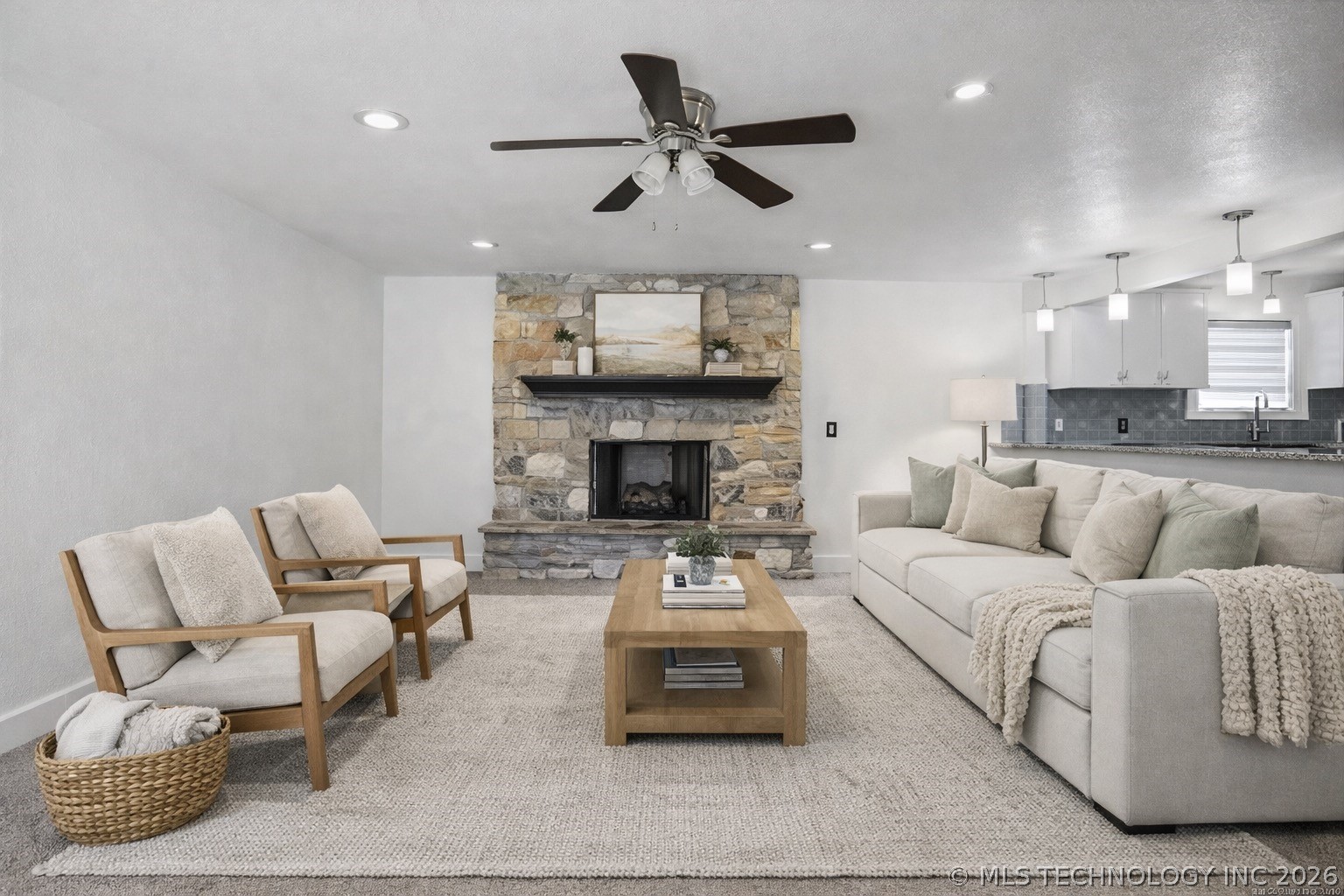 805 E Fort Worth Street Property Photo 3