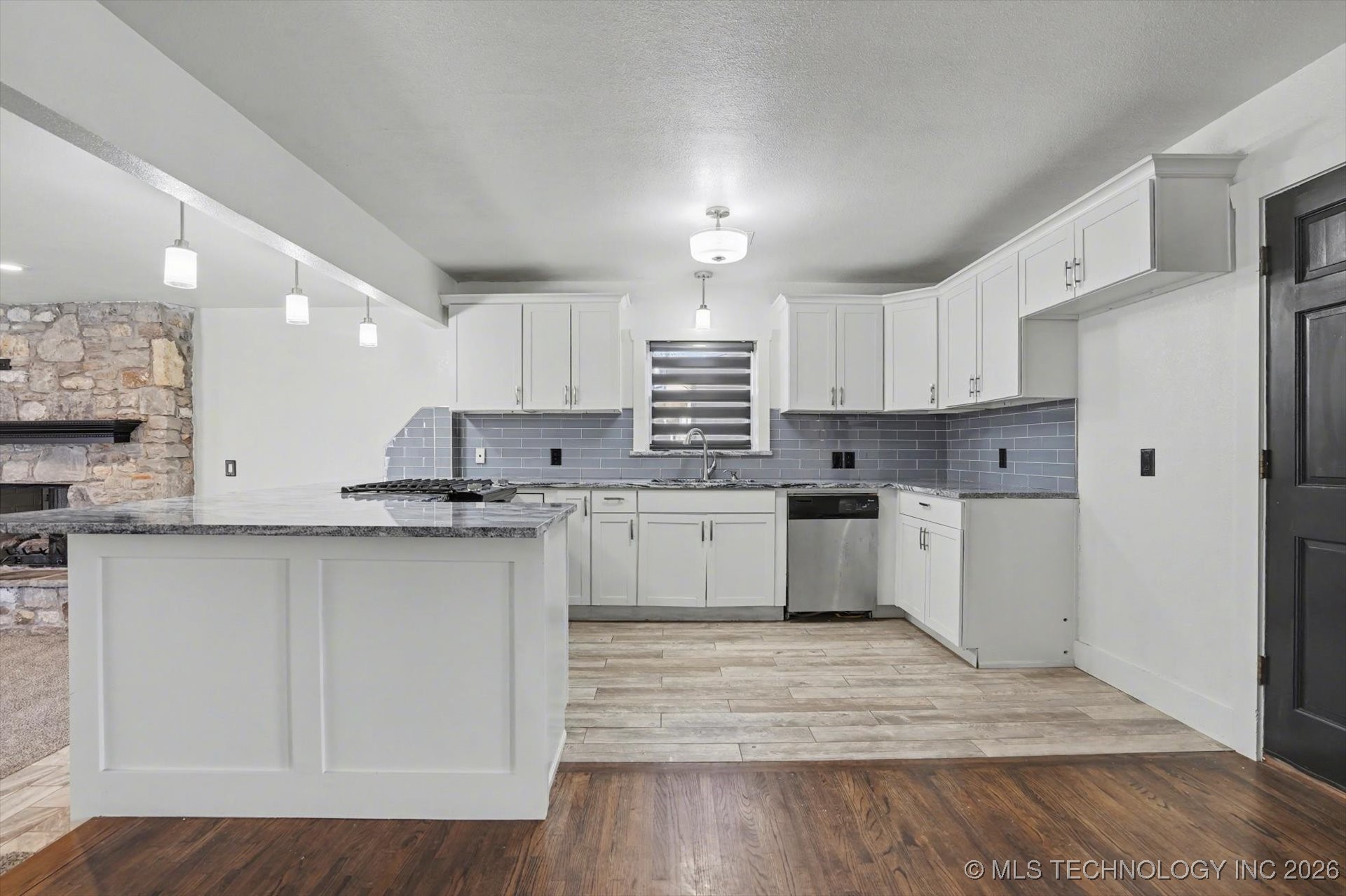 805 E Fort Worth Street Property Photo 4