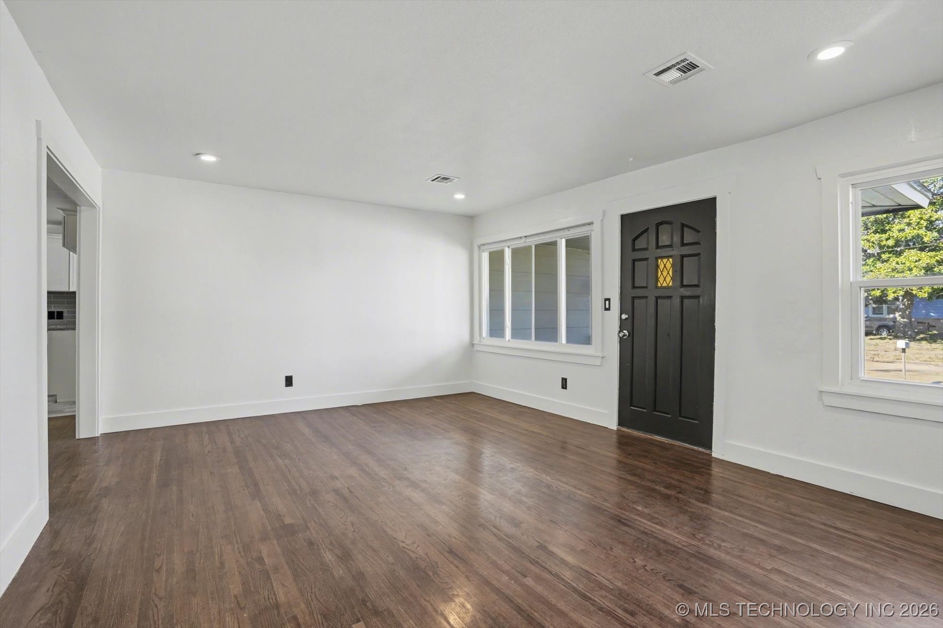 805 E Fort Worth Street Property Photo 7