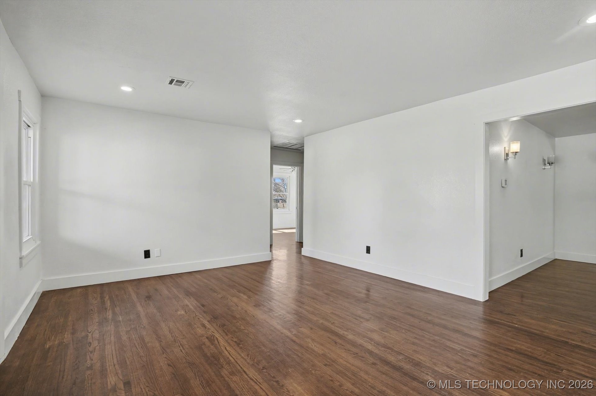 805 E Fort Worth Street Property Photo 8