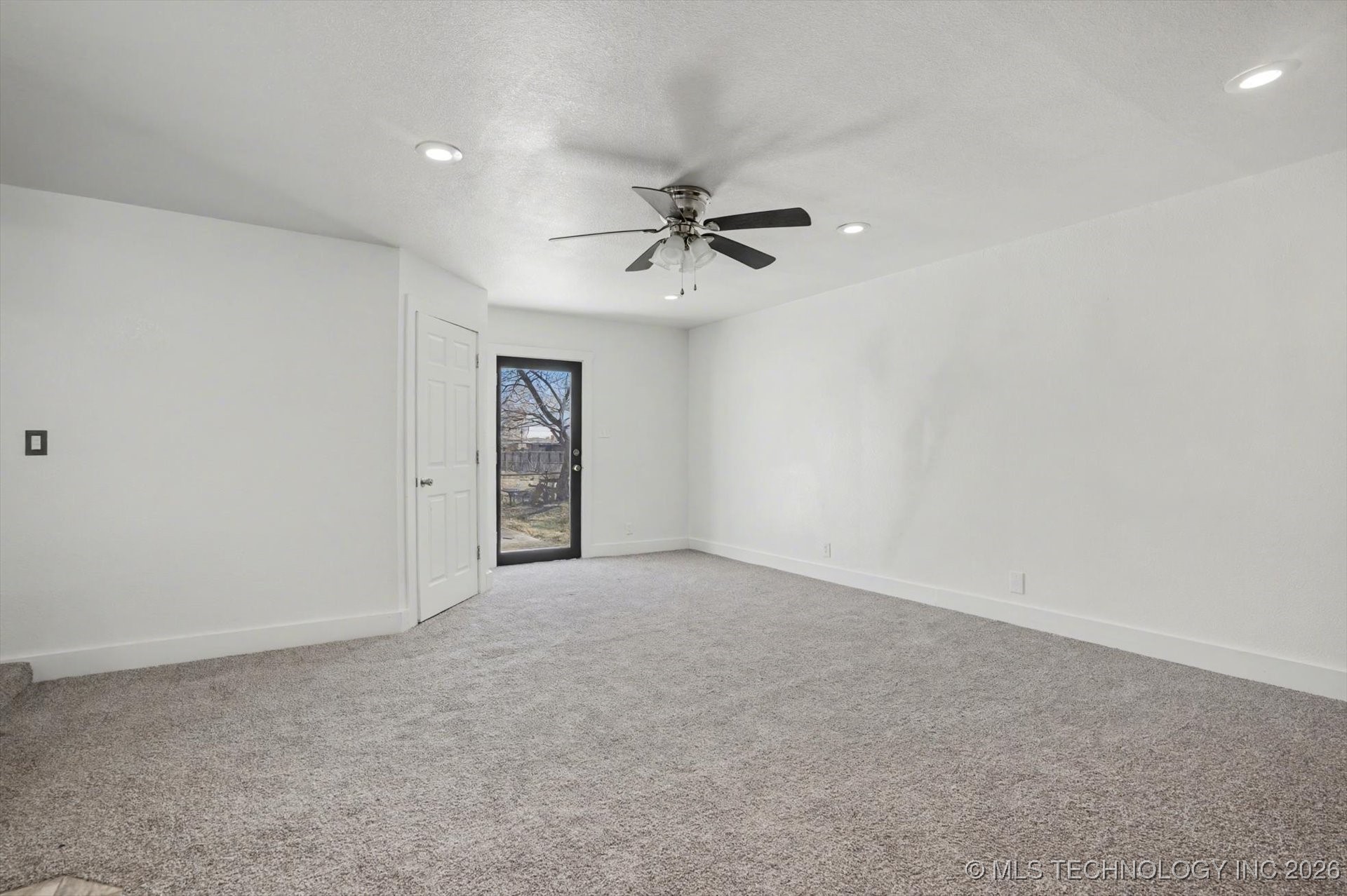 805 E Fort Worth Street Property Photo 16